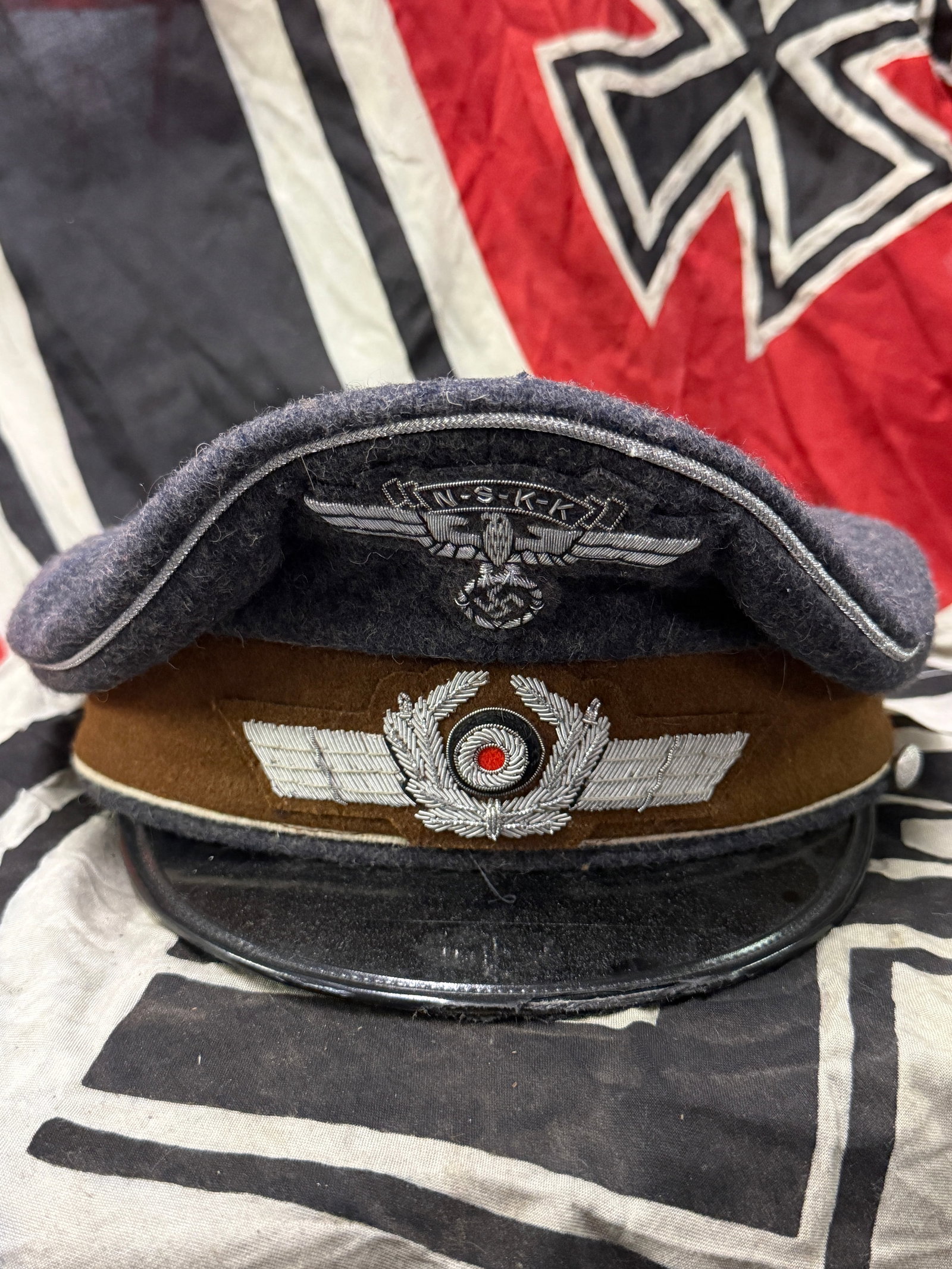 RARE NSKK Motorgruppe-Luftwaffe visor cap ‘Schirmmütze’: RARE NSKK Motorgruppe-Luftwaffe visor cap ‘Schirmmütze’. Mid-war NSKK Luftwaffe visor. Having a brown middle band and NSKK eagle instead of a Luftwaffe one for the ‘Motorgruppe-Luftwaffe’ mos