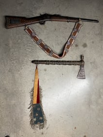 1800'S NATIVE AMERICAN GUN & TOMAHAWK PRESENTED TO CHIEF PLENTY COUP CROW DELEGATE
