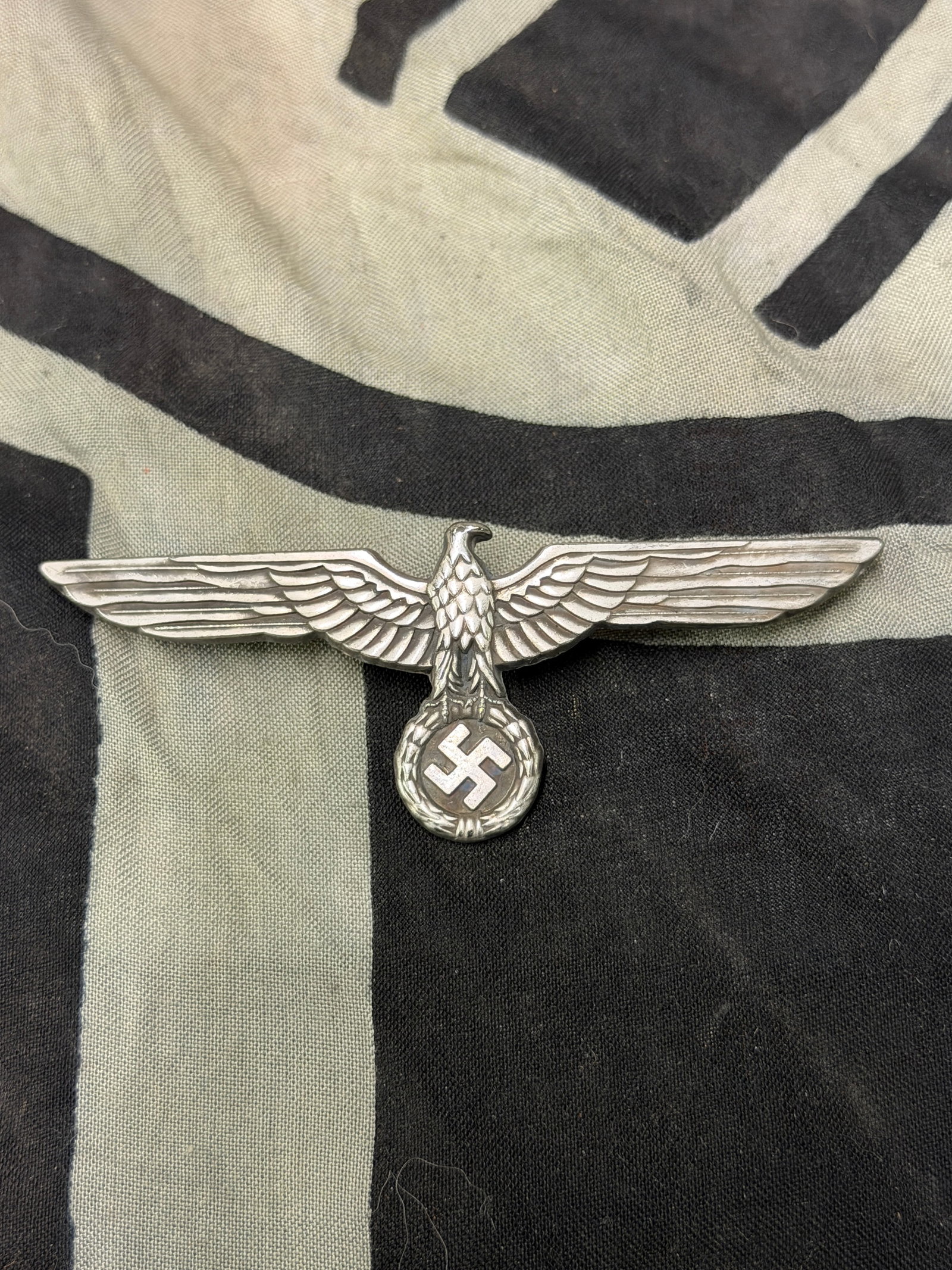 WWII German Army (Heer) OFFICER’S WHITE SUMMER TUNIC BREAST EAGLE BY ASSMANN: WWII German Army (Heer) OFFICER’S WHITE SUMMER TUNIC BREAST EAGLE BY ASSMANN. The German army originally adopted a slightly modified version of the NSDAP’s, Nationalsozialistische Deutsche Arbeite
