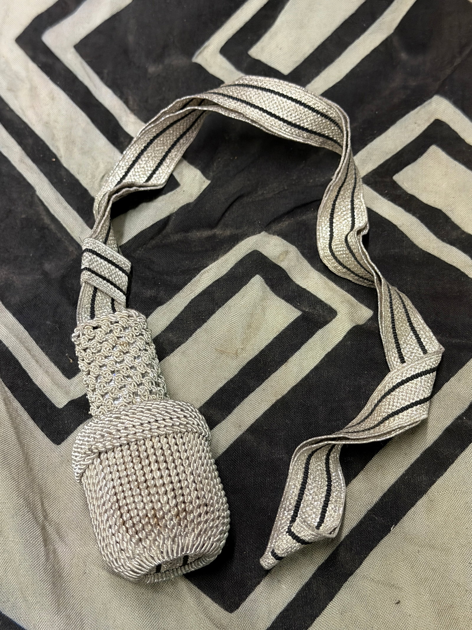 ULTRA RARE WW2 GERMAN WAFFEN SS OFFICER SWORD KNOT: ULTRA RARE WW2 GERMAN WAFFEN SS OFFICER SWORD KNOT. A RARE FIND. SHOWS GOOD WEAR AND USED WITH A BEAUTIFUL OVERALL PATINA. PLEASE VIEW ALL DETAILED PICTURES. A VERY RARE EXAMPLE OF THE TIME PERIOD.