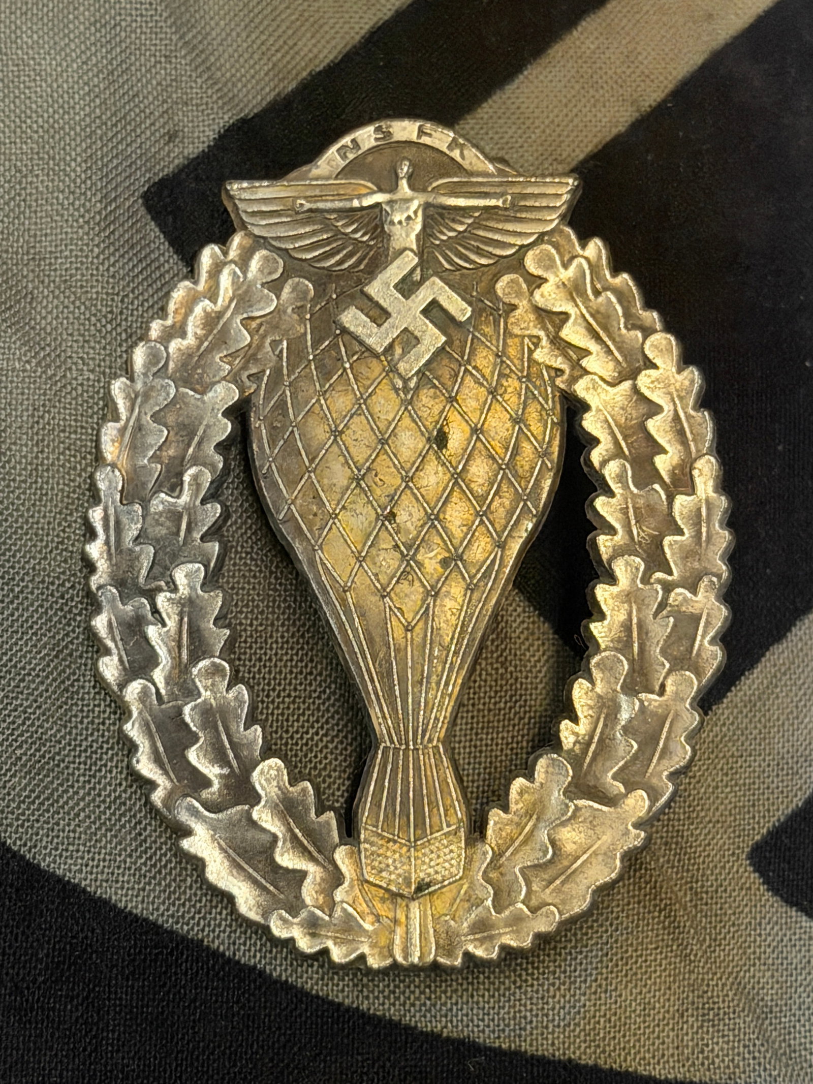WWII GERMAN THIRD REICH NSFK BALLOON PILOT BADGE SERIAL # 231240: WWII GERMAN THIRD REICH NSFK BALLOON PILOT BADGE SERIAL # 231240. A VERY RARE EXAMPLE THAT IS IN MINT OVERALL SHAPE AND CONDITION. PLEASE VIEW ALL DETAILED PICTURES. A RARE EXAMPLE OF THE TIME PERIOD.