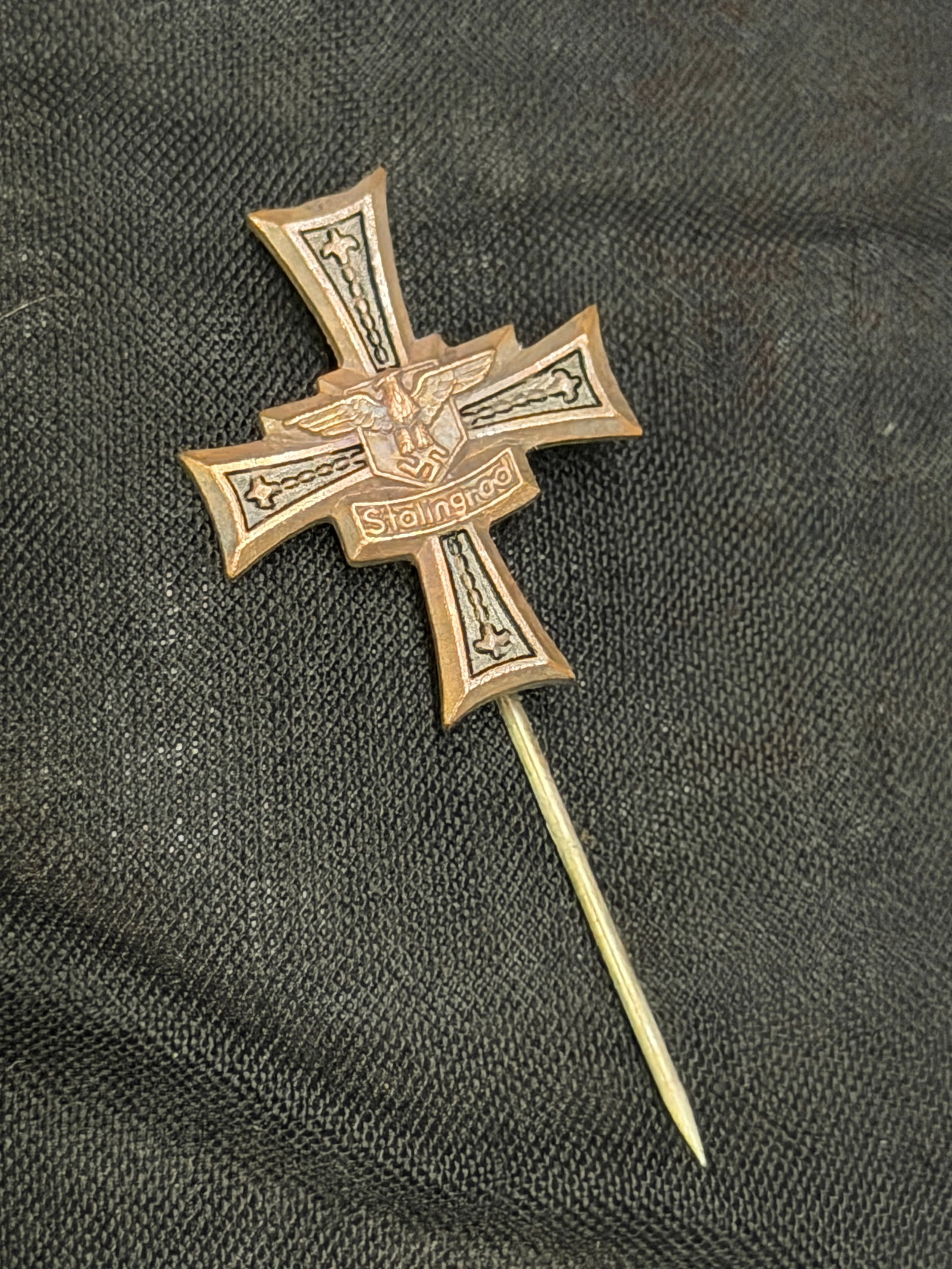 RARE WW2 GERMAN STALINGRAD COMMEMORATIVE STICK PIN: RARE WW2 GERMAN STALINGRAD COMMEMORATIVE STICK PIN. A RARE FIND. SHOWS GOOD WEAR AND USE WITH A BEAUTIFUL OVERALL PATINA. PLEASE VIEW ALL DETAILED PICTURES. A RARE EXAMPLE.