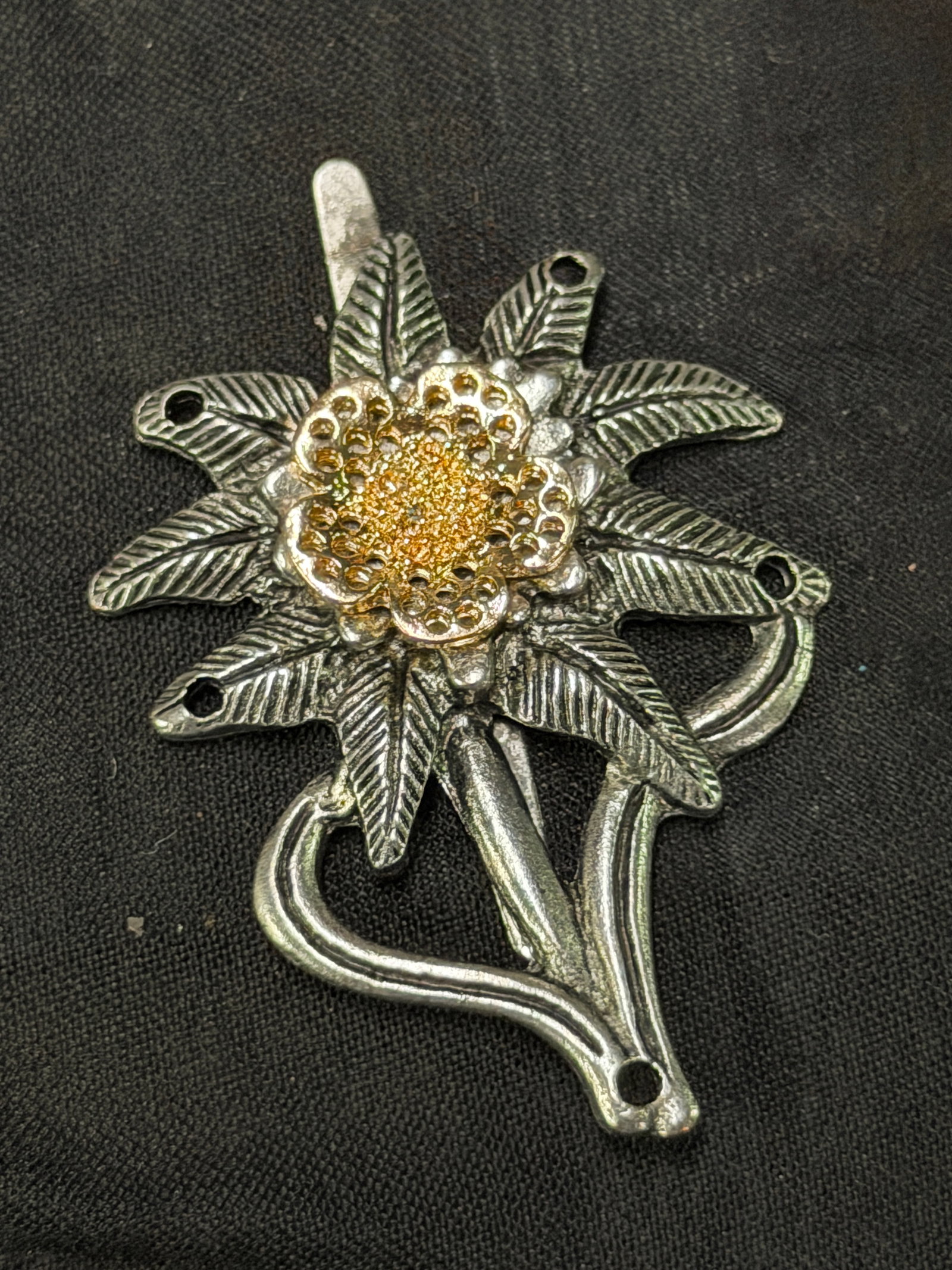 WW2 GERMAN ARMY OFFICER EM EDELWEISS MOUNTAIN TROOPS CAP BADGE INSIGNIA: WW2 GERMAN ARMY OFFICER EM EDELWEISS MOUNTAIN TROOPS CAP BADGE INSIGNIA. A VERY RARE FIND. SHOWS GOOD WEAR AND USE WITH A BEAUTIFUL OVERALL PATINA. PLEASE VIEW ALL DETAILED PICTURES. A SCARCE EXAMPLE.