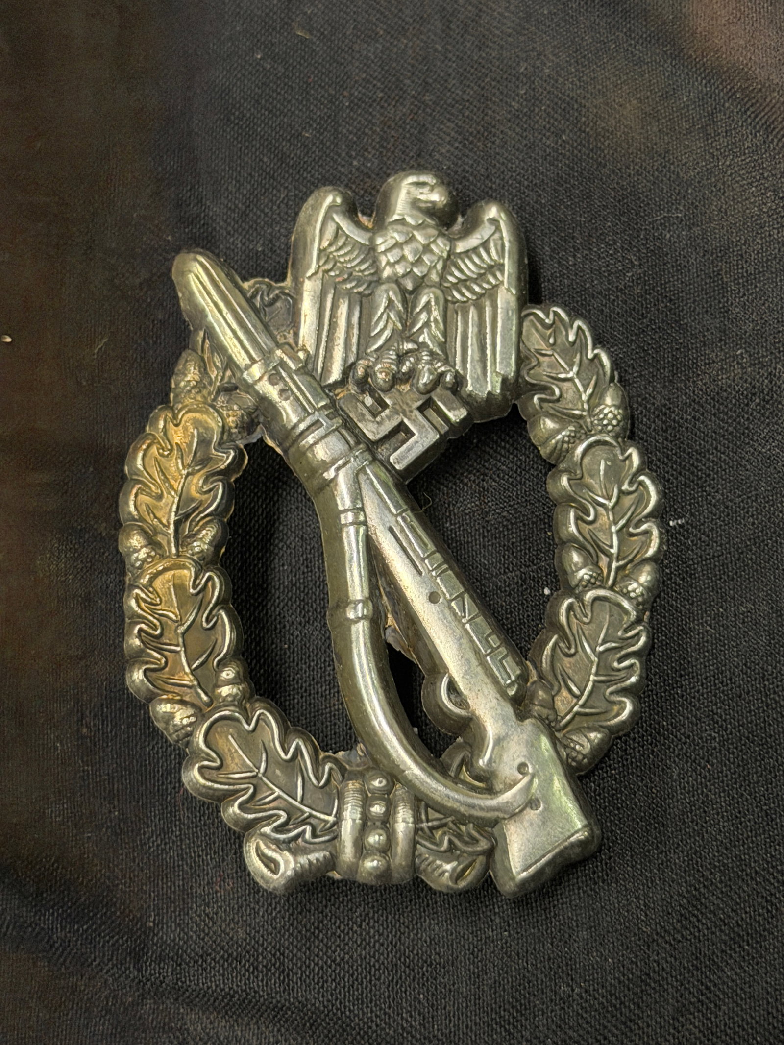 WW2 German Infantry assault badge, Gustav Brehmer, Markneukrichen: WW2 German Infantry assault badge, Gustav Brehmer, Markneukrichen. Infantry assault badge ” Egghead”. Zink construction with factory vaulted appear ens. Well worn badge in good condition t