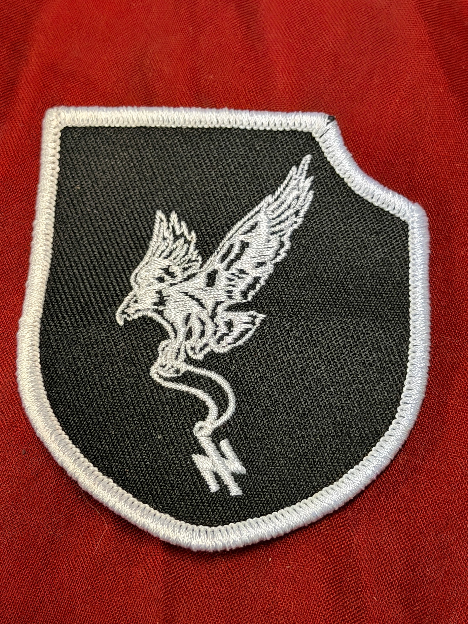 RARE WW2 GERMAN UKRAINIAN TROOPS ARMY PATCH: RARE WW2 GERMAN UKRAINIAN TROOPS ARMY PATCH. A RARE FIND. SHOWS GOOD WEAR AND USE WITH A BEAUTIUL OVERALL PATINA. PLEASE VIEW ALL DETAILED PICTURES. A SCARCE FIND.