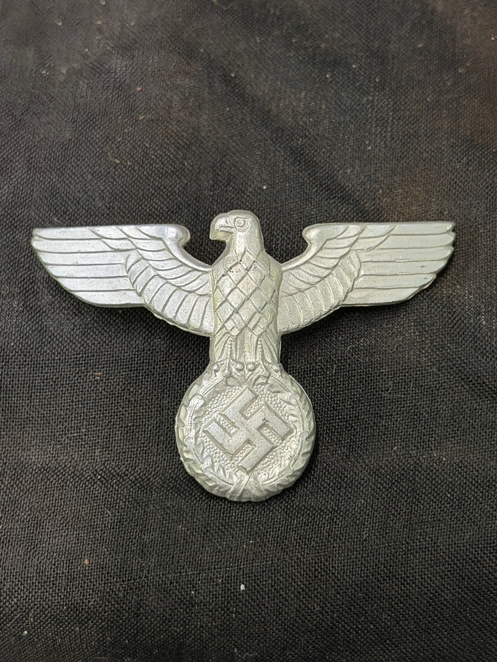 WW2 German M1937 Reichsbahn / Reichspost Visor Cap Eagle: WW2 German M1937 Reichsbahn / Reichspost Visor Cap Eagle. A rare example that is in mint overall shape and condition with a beautiful overall patina. Please view all detailed pictures. A rare example.
