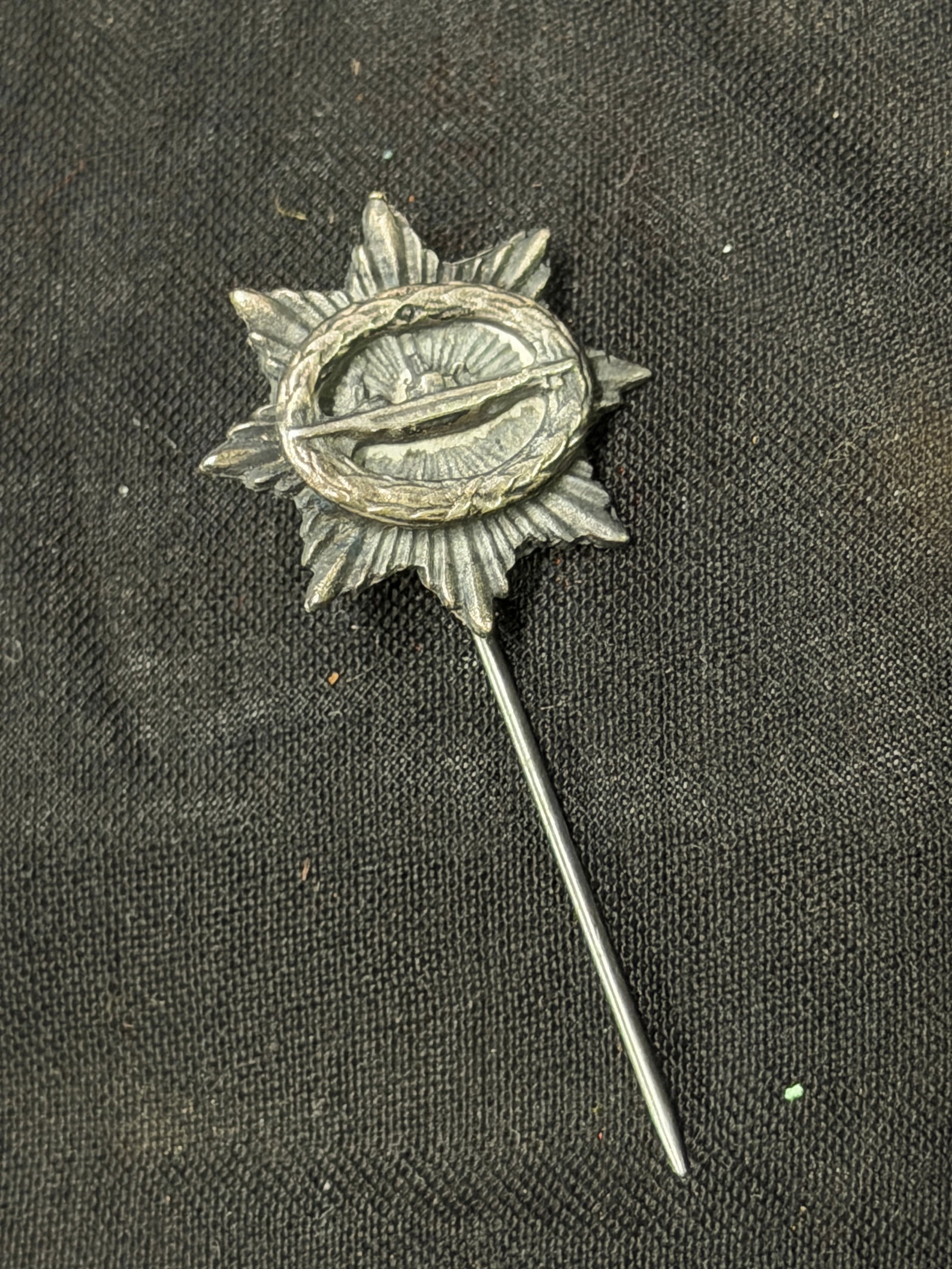 WW2 GERMAN U-BOAT OFFICER TUNIC STICKPIN: WW2 GERMAN U-BOAT OFFICER TUNIC STICKPIN. A RARE EXAMPLE THAT IS IN MINT OVERALL SHAPE AND CONDITION WITH A BEAUTIFUL OVERALL PATINA. PLEASE VIEW ALL DETAILED PICTURES. A RARE EXAMPLE OF THE TIME PERI