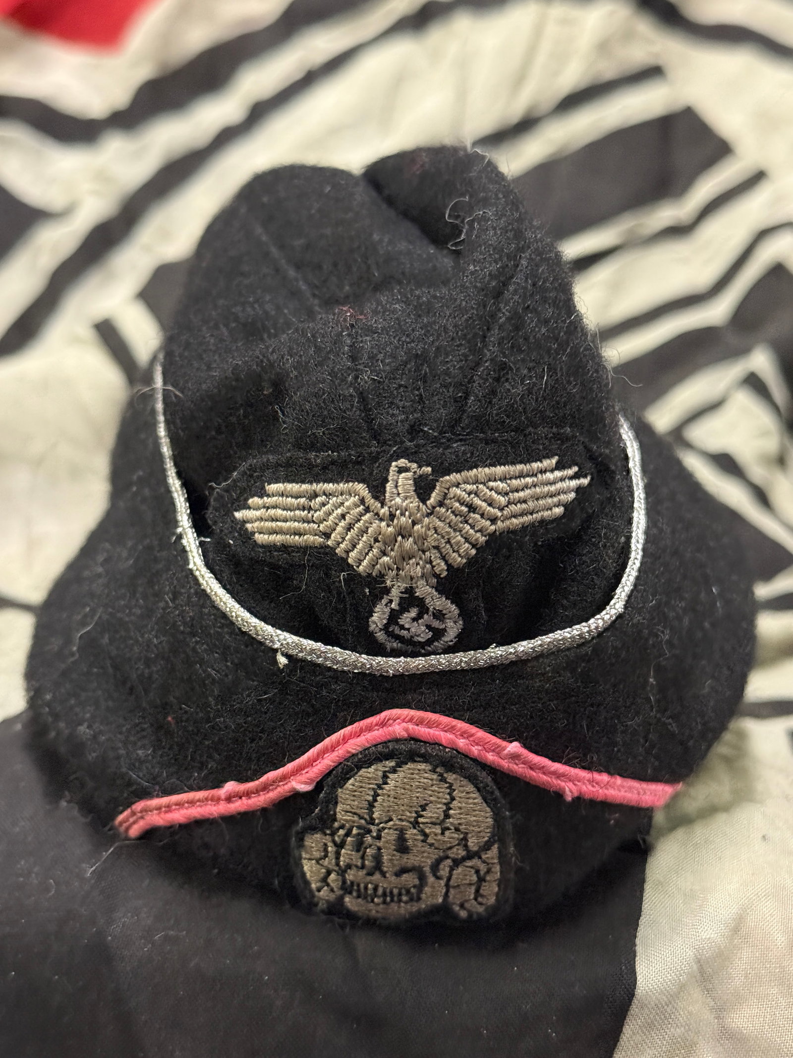 WW2 GERMAN WAFFEN SS TOTENKOPF PANZER GRENADIER OVERSEAS CAP WITH MAKER MARKS: WW2 GERMAN WAFFEN SS TOTENKOPF PANZER GRENADIER OVERSEAS CAP WITH MAKER MARKS. A VERY RARE EXAMPLE THAT IS IN MINT OVERALL SHAPE AND CONDITION WITH A BEAUTIFUL OVERALL PATINA. MAKIER MARKED ON THE INS