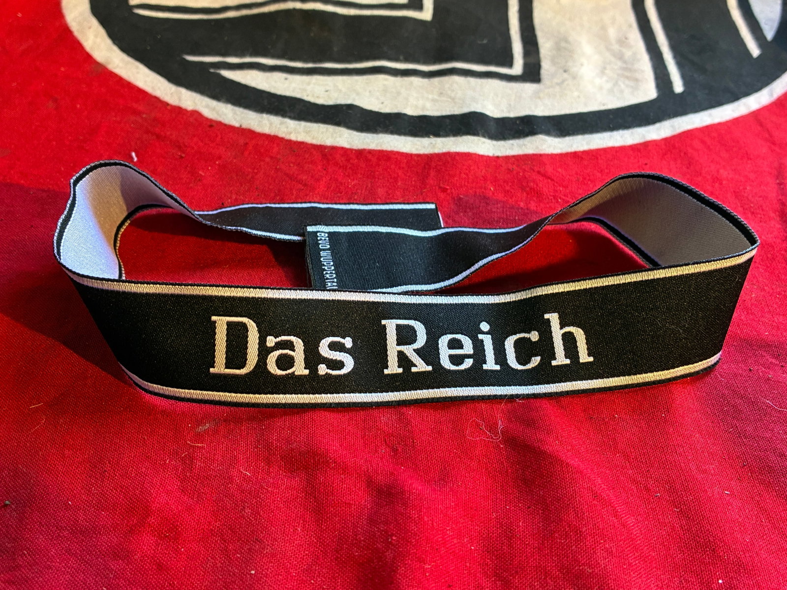 SCARCE WW2 GERMAN WAFFEN SS DIVISION DAS REICH CUFF TITLE BeVo WUPPERTAL: SCARCE WW2 GERMAN WAFFEN SS DIVISION DAS REICH CUFF TITLE BeVo WUPPERTAL. A VERY RARE FIND. SHOWS GOOD WEAR AND USE WITH A BEAUTIFUL OVERALL PATINA. SHOWS GOOD WEAR AND USE. PLEASE VIEW ALL DETAILED P