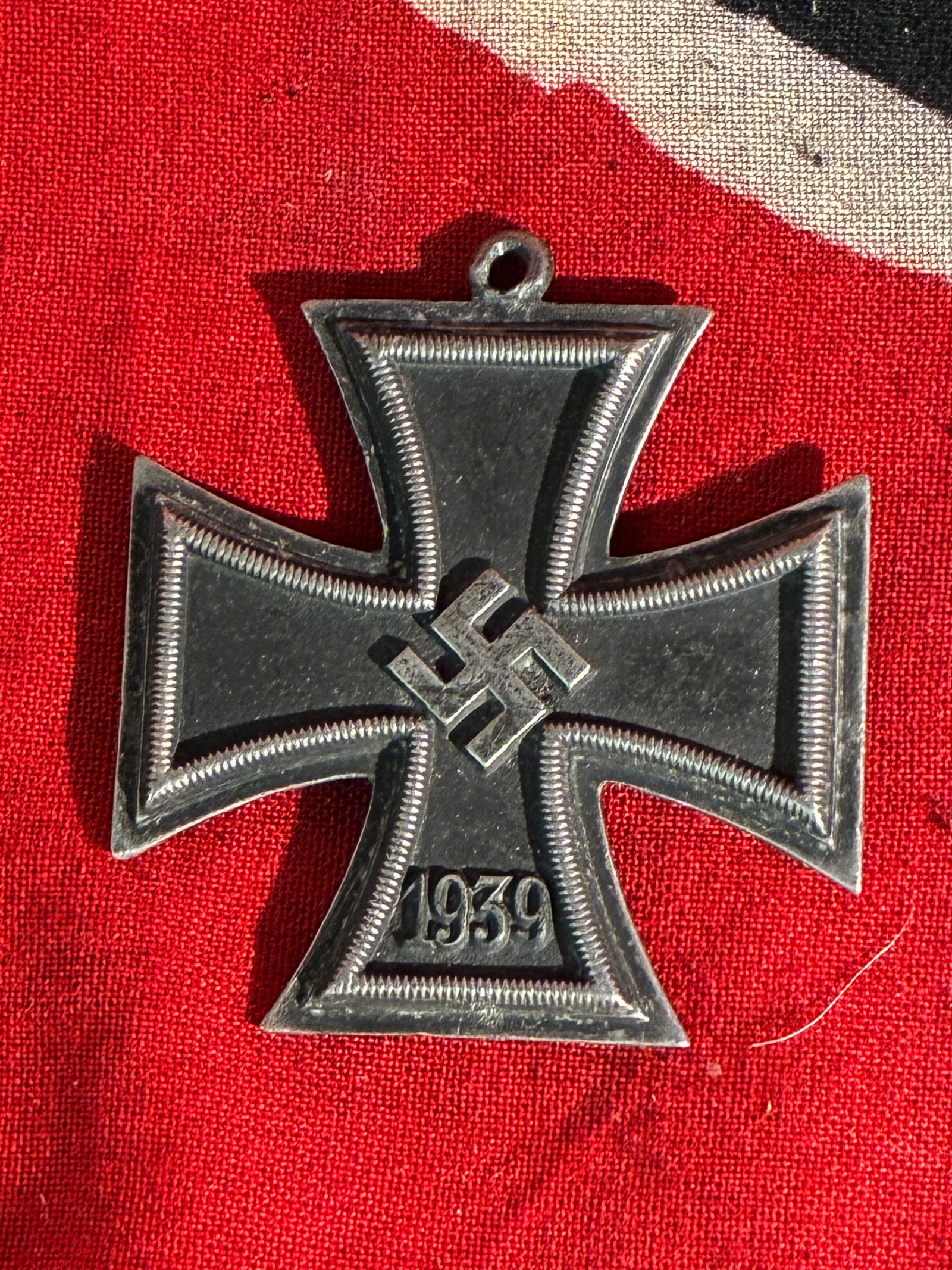 SCARCE WW2 GERMAN 2ND CLASS IRON CROSS MEDAL: SCARCE WW2 GERMAN 2ND CLASS IRON CROSS MEDAL. MISSING THE RIBBON. IN GOOD SHAPE AND CONDITION. PLEASE VIEW ALL DETAILED PICTURES. A RARE EXAMPLE.