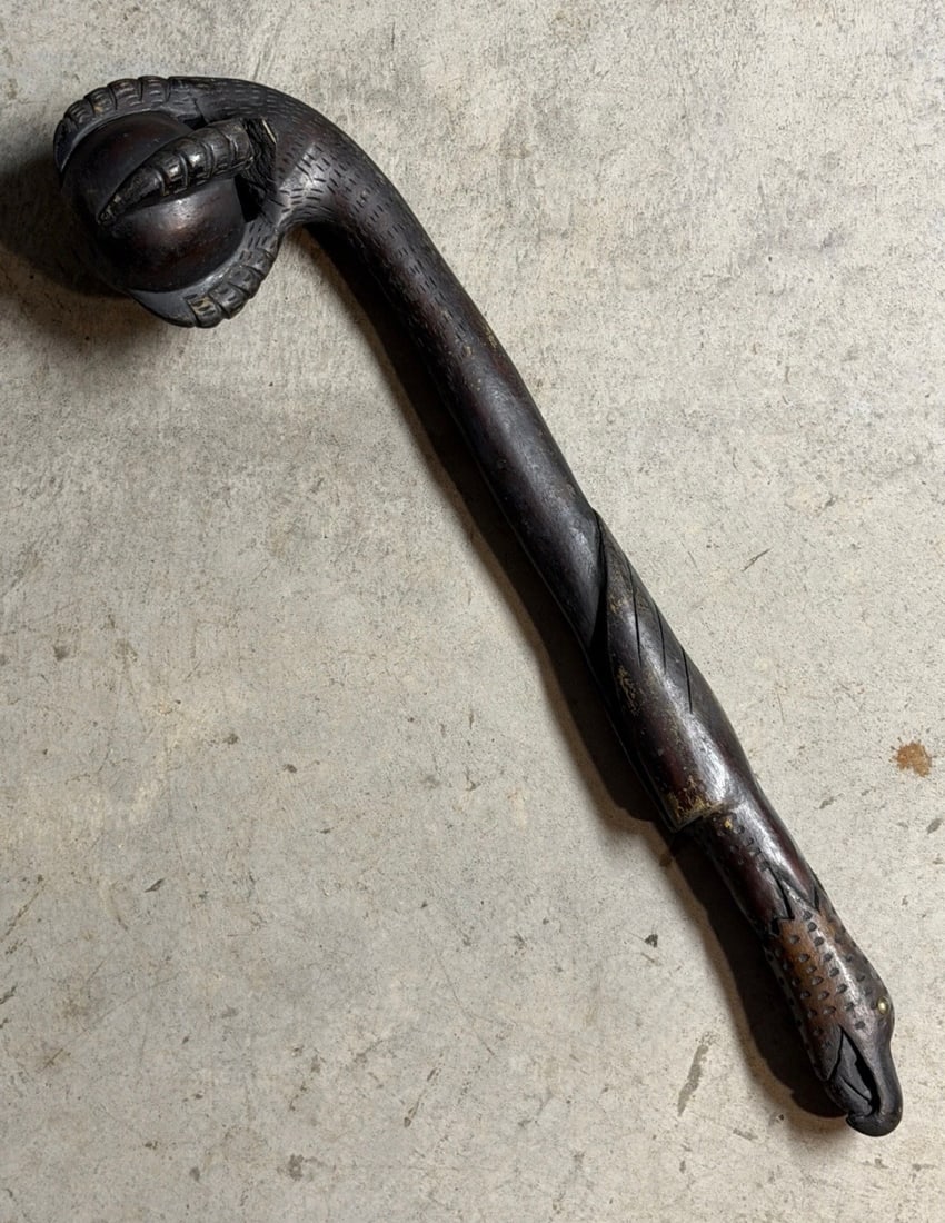 1800'S NATIVE AMERICAN HAIDA INDIANS WAR CLUB DEPICTING BALL IN EAGLE CLAW: 1800'S NATIVE AMERICAN HAIDA INDIANS WAR CLUB DEPICTING BALL IN EAGLE CLAW. This is a historically significant war club used by the Haida Indians during the 1800s. The club features a sacred ball atta