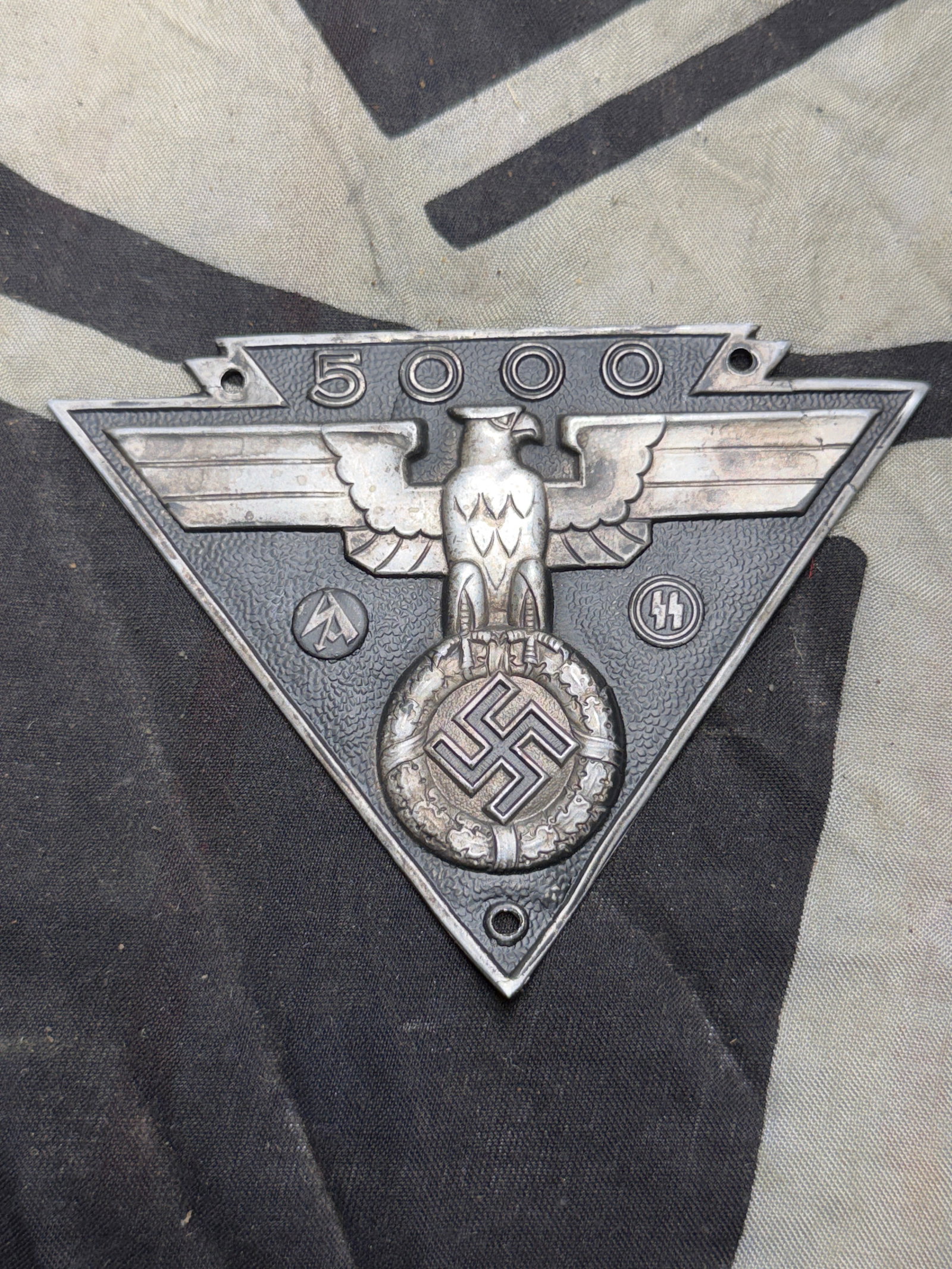 RARE WW2 NAZI WAFFEN SA WAFFEN SS 5000 MILE LICENSE: RARE WW2 NAZI WAFFEN SA WAFFEN SS 5000 MILE RIDE EVENT ALUMINUM LICENSE PLATE WITH EAGLE AND SWASTIKA. THIS IS A SCARCE FIND. IT IS IN EXCELLENT SHAPE AND OVERALL CONDITION. BEAUTIFUL OVERALL PATINA. 