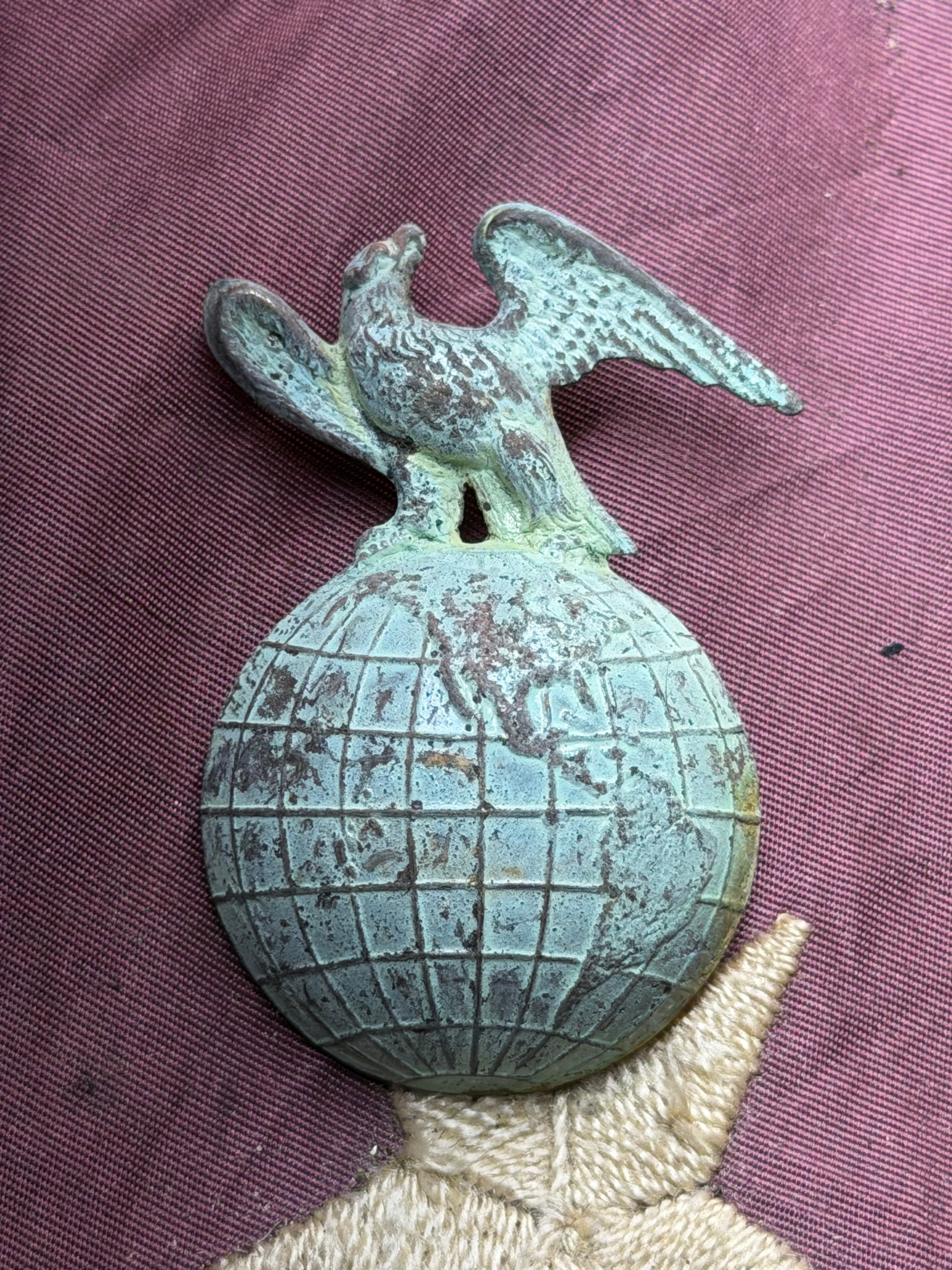 INDIAN WARS 1870'S U.S. MARINE CORPS EGA HEADGEAR BADGE INSIGNIA: INDIAN WARS 1870'S U.S. MARINE CORPS EGA HEADGEAR BADGE INSIGNIA. A VERY RARE FIND. SHOWS GOOD WEAR AND USE WITH A BEAUTIFUL OVERALL PATINA. The eagle perched atop a globe (with North and South Americ