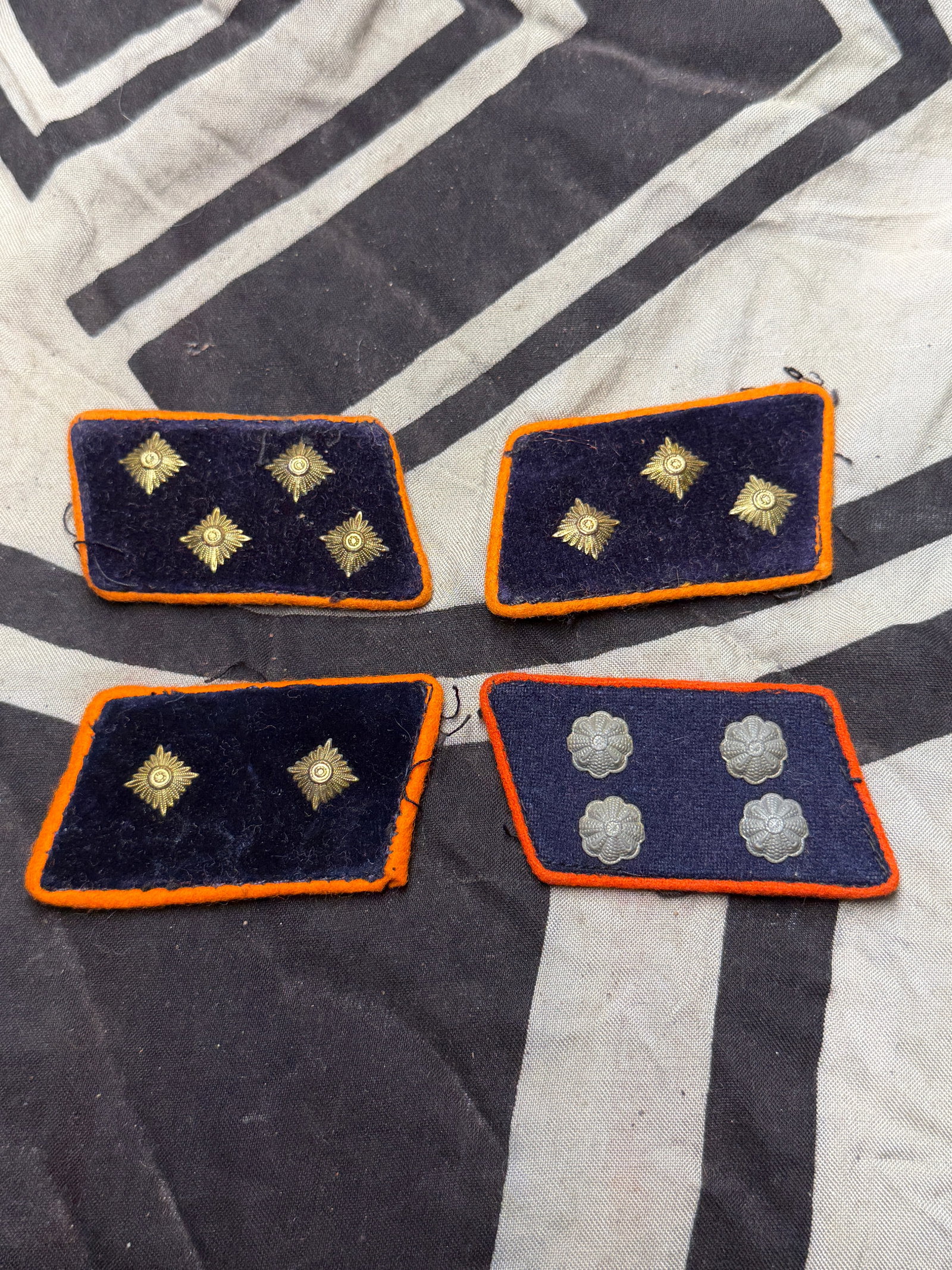 LOT OF (4) WW2 GERMAN TUNIC COLLAR TABS: LOT OF (4) WW2 GERMAN TUNIC COLLAR TABS - SOLD AS A LOT - ALL FOR ONE MONEY. PLEASE VIEW ALL PICTURES.