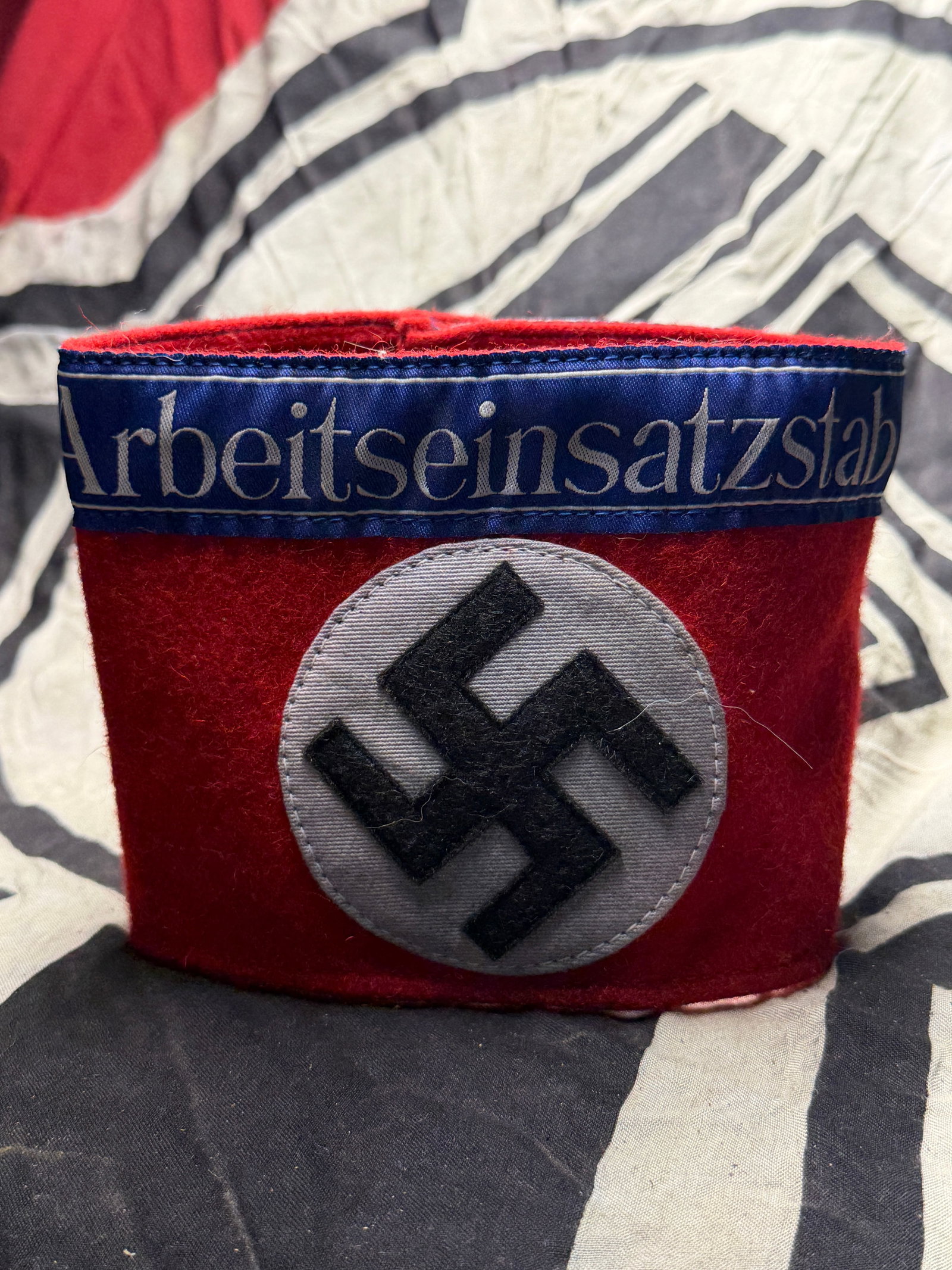 SCARCE WW2 GERMAN ARBEITSEINSATZSTAB NSDAP TUNIC ARMBAND: SCARCE WW2 GERMAN ARBEITSEINSATZSTAB NSDAP TUNIC ARMBAND. A VERY RARE FIND. SHOWS GOOD WEAR AND USE WITH A BEAUTIFUL OVERALL PATINA. PLEASE VIEW ALL DETAILED PICTURES. A RARE EXAMPLE OF THE TIME PERIO