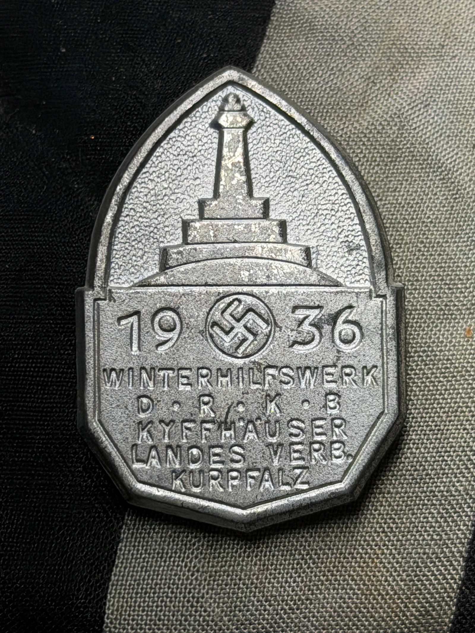 WW2 German III. Reich - Winterhilfswerk D.R.K.B. Kyffhäuser Landesverband Kurpfalz 1936: WW2 German III. Reich - Winterhilfswerk D.R.K.B. Kyffhäuser Landesverband Kurpfalz 1936. A rare find. Shows good wear and use with a beautiful overall patina. Please view all detailed pictures. A rar
