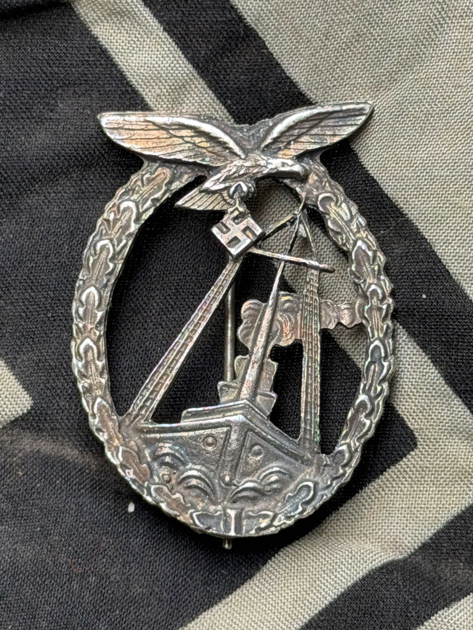 WWII GERMAN LUFTWAFFE SEA RESCUE BADGE: WWII GERMAN LUFTWAFFE SEA RESCUE BADGE. A VERY RARE EXAMPLE THAT IS IN MINT OVERALL SHAPE AND CONDITION WITH A BEAUTIFUL OVERALL PATINA. SHOWS GOOD WEAR AND USE. PLEASE VIEW ALL DETAILED PICTURES. A R