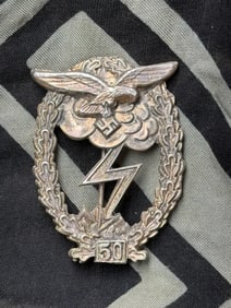 SCARCE WW2 GERMAN LUFTWAFFE GROUND ASSAULT BADGE FOR 50 ENGAGEMENTS BY RZM