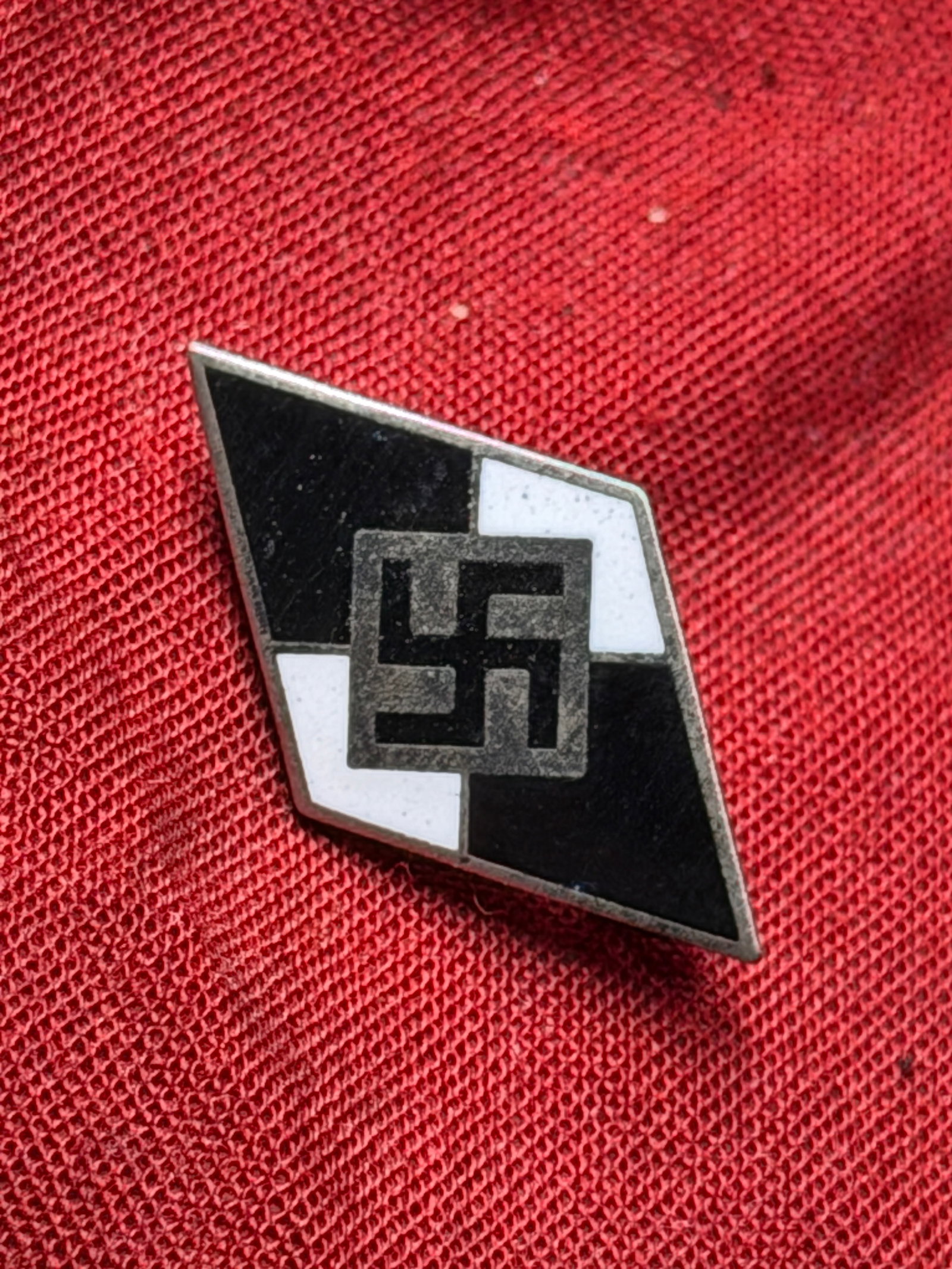 WW2 GERMAN WAFFEN-SS HITLER YOUTH PIN BY OTTO HOFFMANN GES. GESCH.: WW2 GERMAN WAFFEN-SS HITLER YOUTH PIN BY OTTO HOFFMANN GES. GESCH. A RARE FIND. COMES FROM A COLLECTION. SHOWS GOOD WEAR AND USE. PLEASE VIEW ALL DETAILED PICTURES.