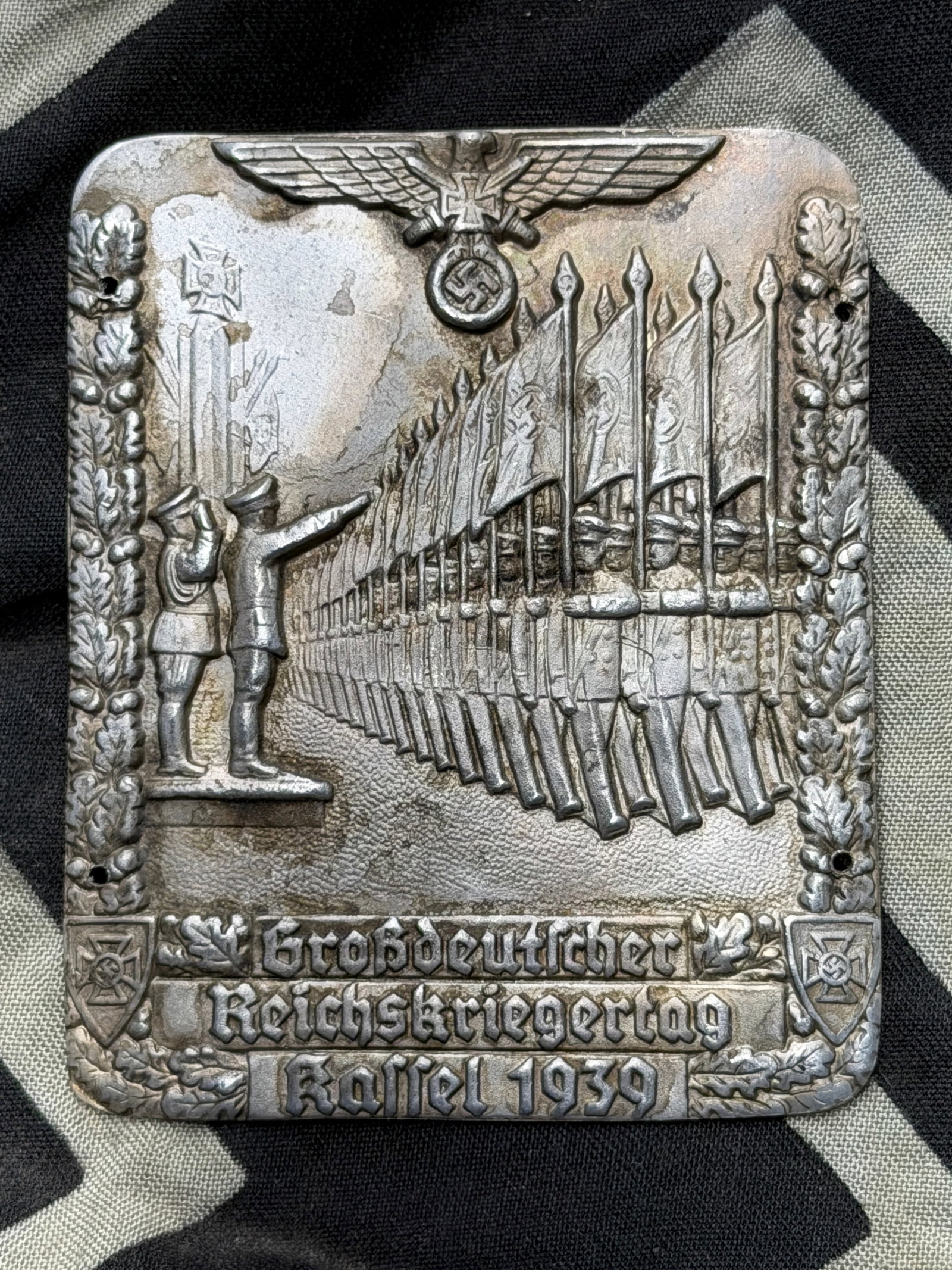WW2 German Veterans Association Commemorative Plaque: Full size WW2 German Veterans Association Commemorative Plaque. Made of white metal. Dimensions: 65 x78mm. A rare find.