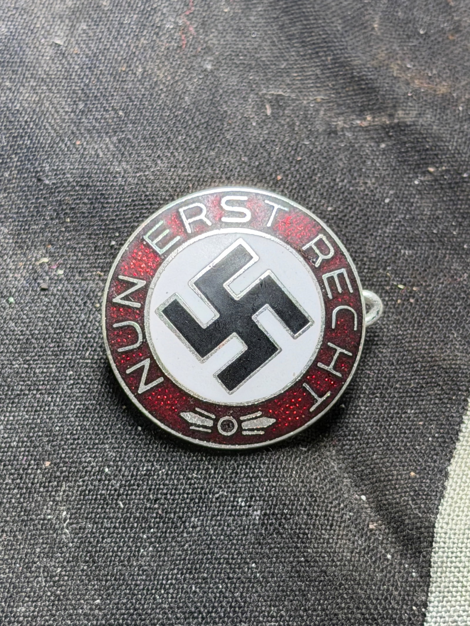 WW2 German Nun Erst Recht NSDAP badge By RZM M1/4 Ges. Gesch.: WW2 German Nun Erst Recht NSDAP badge By RZM M1/4 Ges. Gesch. A nice example with no chipping. In good overall shape and condition. Please view all detailed pictures.