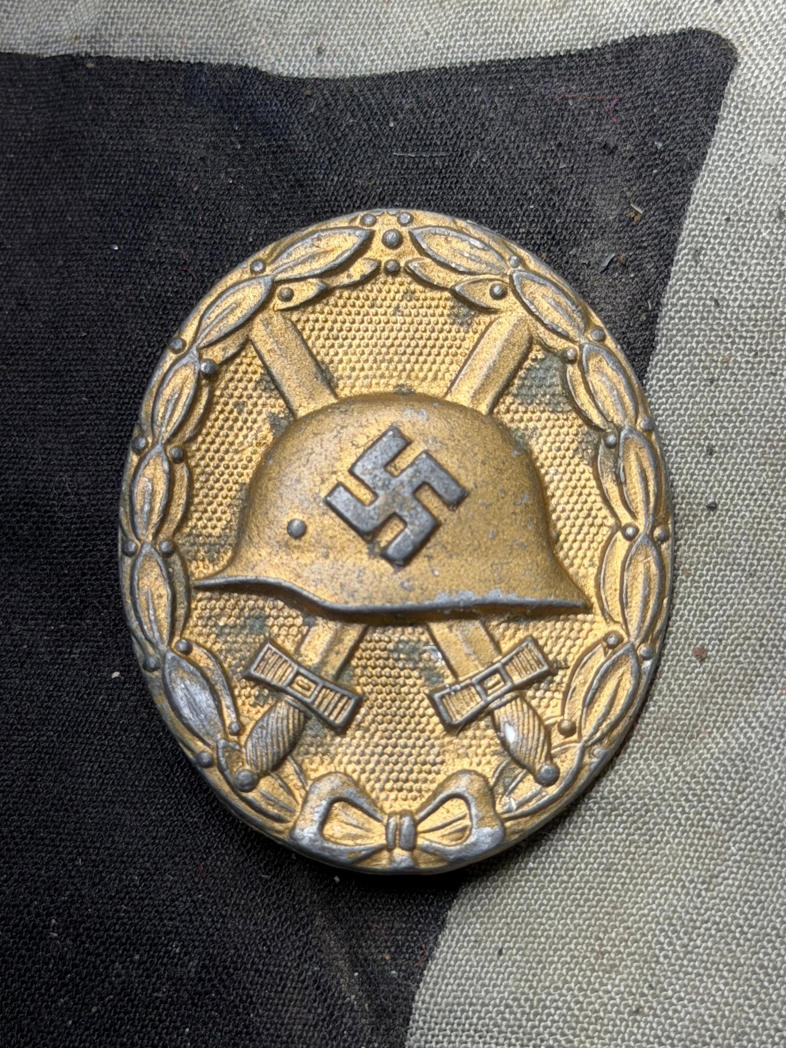WWII GERMAN GOLD WOUND BADGE, 1939: WWII GERMAN GOLD WOUND BADGE, 1939. (Verwundeten-Abzeichen, Gold) Certified. The wound badge was originally established on March 3RD 1918 by King Wilhelm II to recognise the sacrifice of those wounded