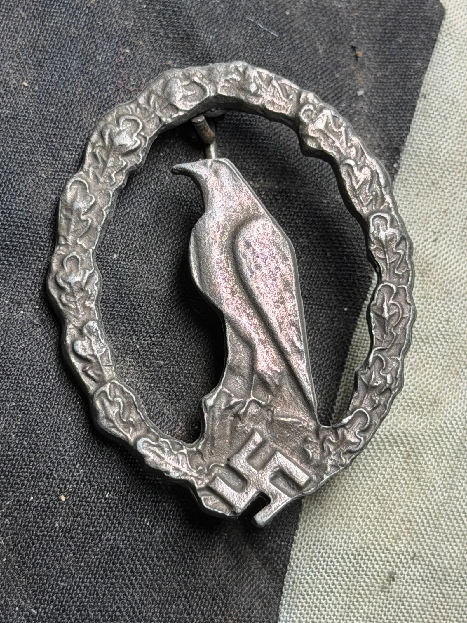 WWII German Luftwaffe Fliers Commemorative Badge By Juncker: WWII German Luftwaffe Fliers Commemorative Badge By Steinhauer & Lück, Lüdenscheid. A rare find. Shows good wear and use with a beautiful overall patina. Please view all detailed pictures. A rare ex