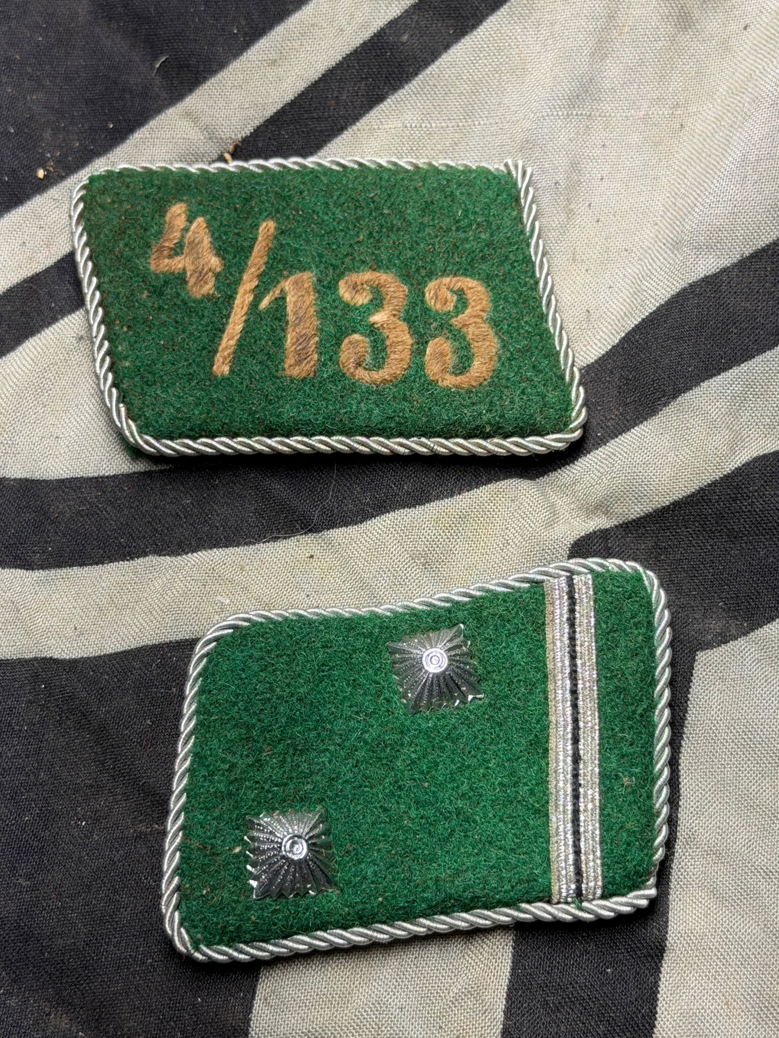 RARE WW2 GERMAN MOUNTAIN TROOPS 4/133 COLLAR TABS: RARE WW2 GERMAN MOUNTAIN TROOPS 4/133 COLLAR TABS. A RARE FIND. SHOWS GOOD WEAR AND USE WITH A BEAUTIFUL OVERALL PATINA. PLEASE VIEW ALL DETAILED PICTURES. A RARE EXAMPLE.