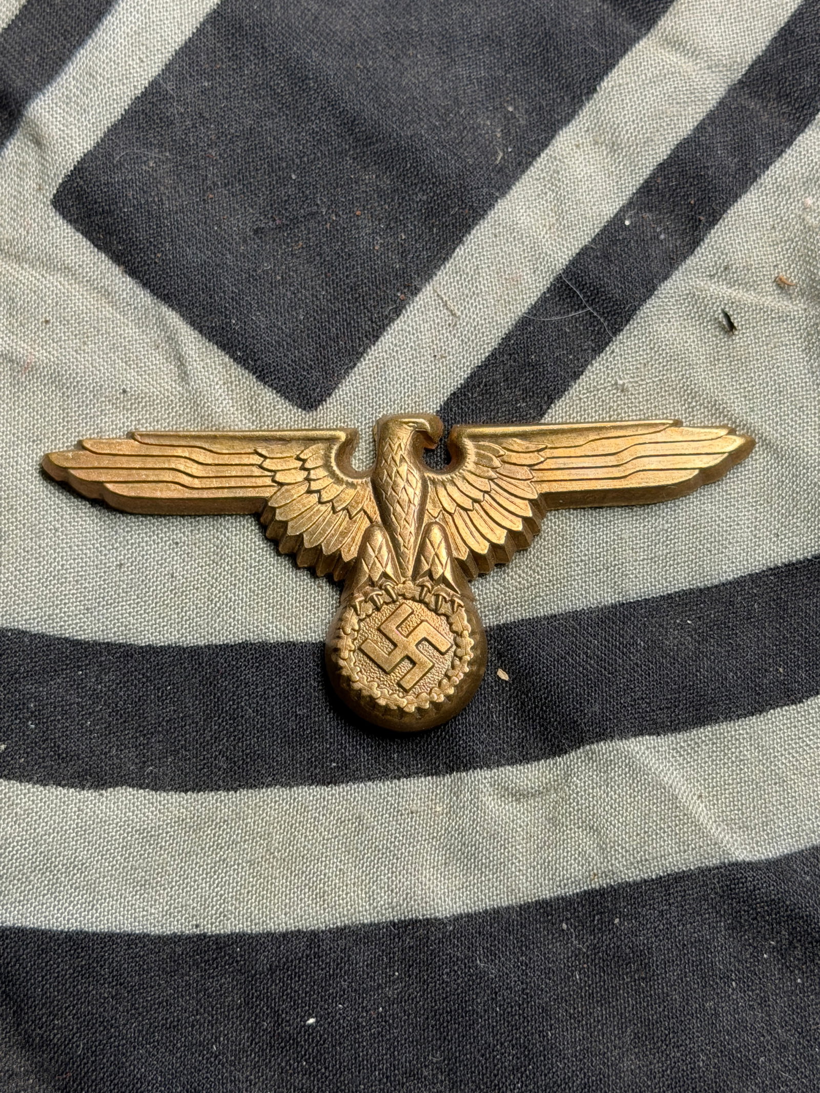 German WWII Waffen SS Officers Visor Cap Eagle Marked M1/21 RZM: German WWII Waffen SS Officers Visor Cap Eagle Marked M1/21 RZM.