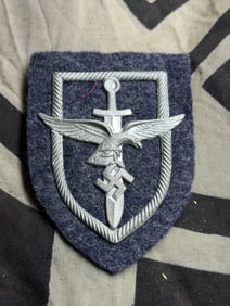 WW2 GERMAN LUFTWAFFE TUNIC SHIELD BADGE MARKED HAMBURG 11
