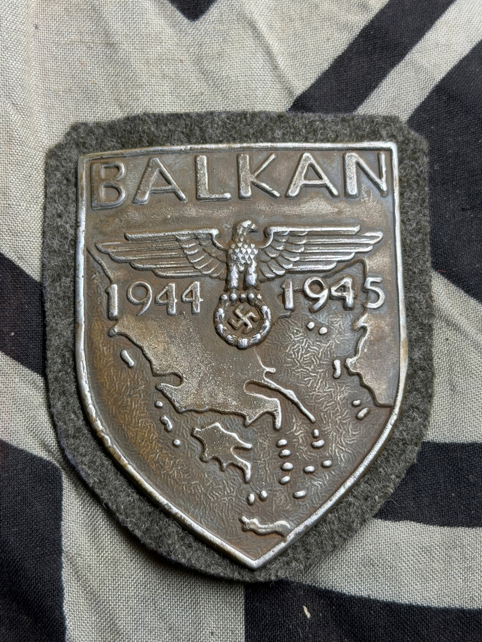 WWII GERMAN THIRD REICH BALKAN HEER SHIELD BADGE MARKED F.A.B.: WWII GERMAN THIRD REICH BALKAN HEER SHIELD BADGE MARKED F.A.B. WWII German Third Reich Balkan Heer Shield Badge. Badge is on green Heer cloth. Measures 3.5 inches by 2.75 inches. A very rare example o