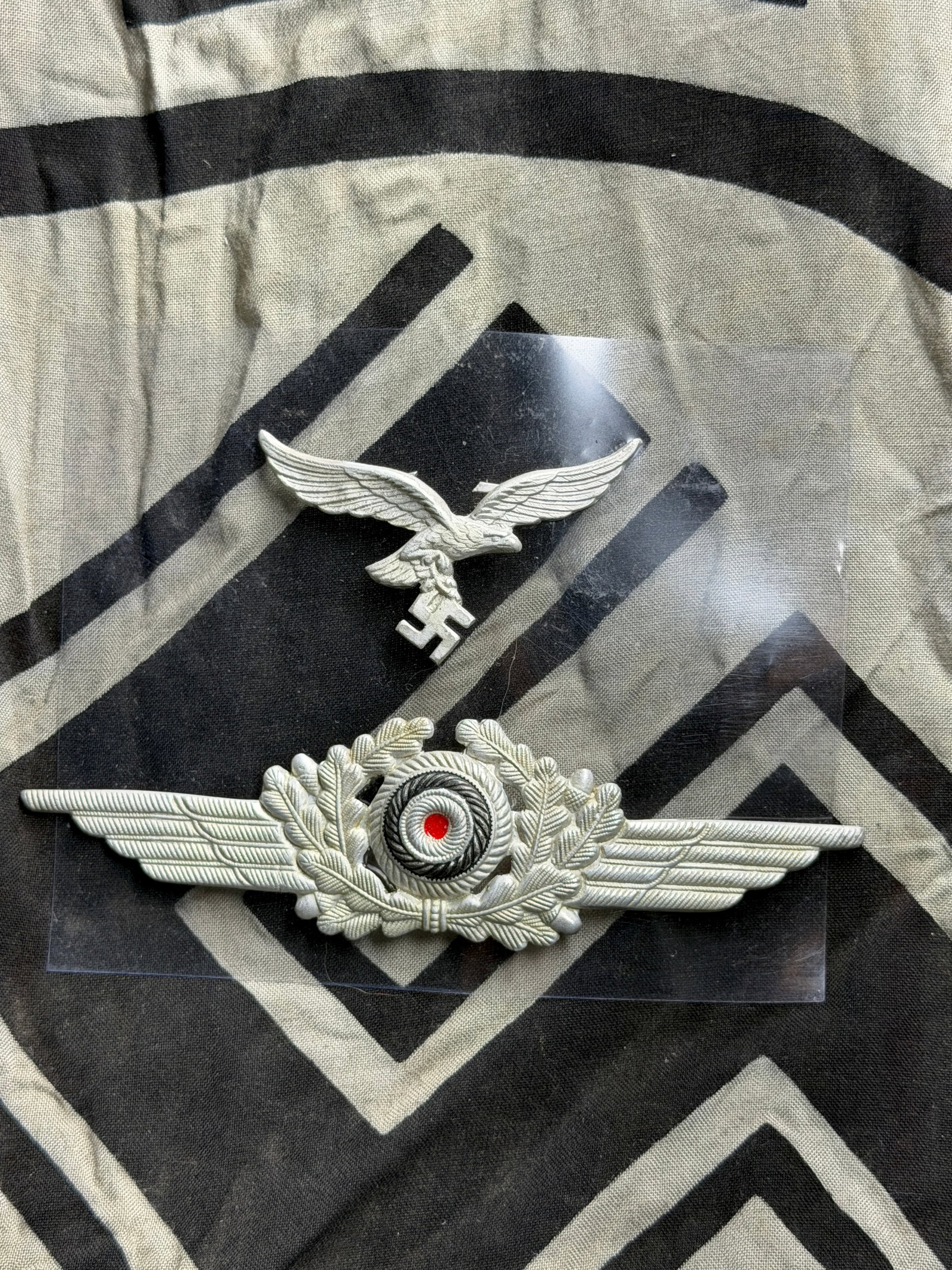 WW2 GERMAN SET OF EAGLE AND COCKADE FOR LUFTWAFFE VISOR CAP BY GES. GESCH.: WW2 GERMAN SET OF EAGLE AND COCKADE FOR LUFTWAFFE VISOR CAP BY GES. GESCH. A RARE EXAMPLE THAT IS IN MINT OVERALL SHAPE AND CONDITION WITH A BEAUTIFUL OVERALL PATINA. COMES AS A SET. PLEASE VIEW ALL D
