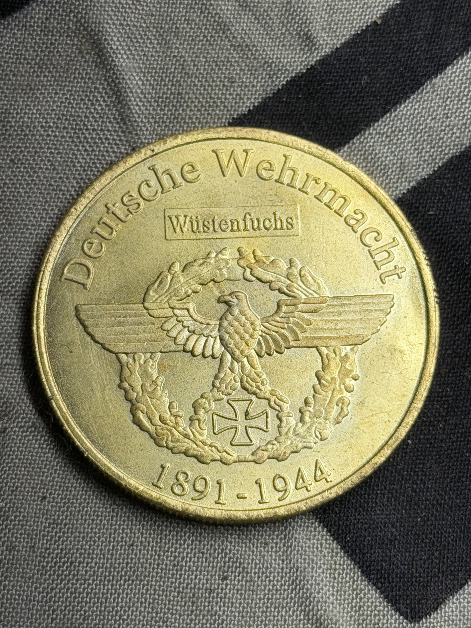 WW2 GERMAN ERWIN ROMMEL COMMEMORATIVE GOLD COIN: WW2 GERMAN ERWIN ROMMEL COMMEMORATIVE GOLD COIN. A RARE FIND. PLEASE VIEW ALL DETAILED PICTURES.