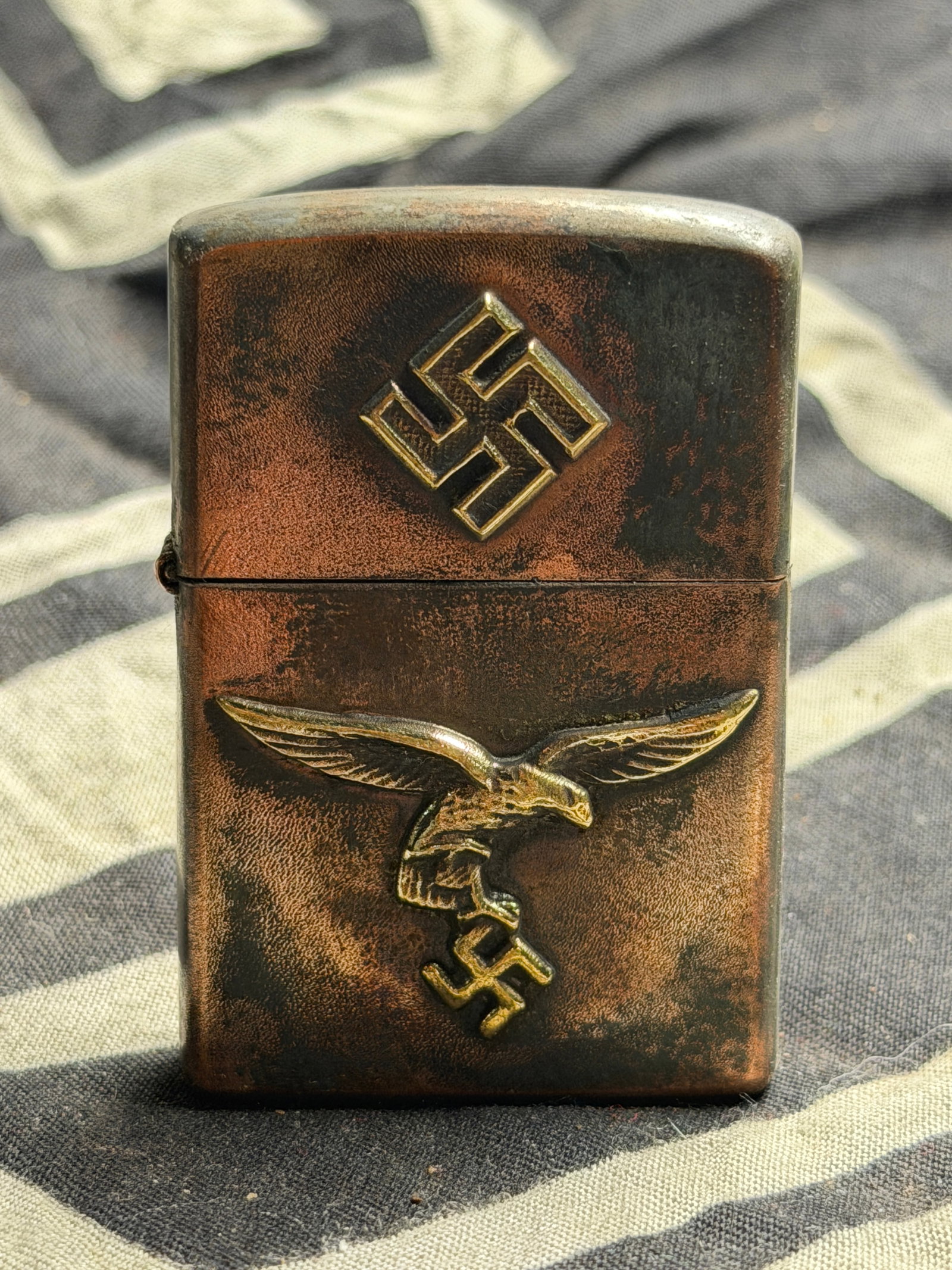 WWII GERMAN LUFTWAFFE PILOTS CIGARETTE LIGHTER BY RZM: WWII GERMAN LUFTWAFFE PILOTS CIGARETTE LIGHTER BY RZM. A RARE FIND. SHOWS GOOD WEAR AND USE WITH A BEAUTIFUL OVERALL PAITNA. VERY WELL MARKED AS WELL AS WELL PRESERVED. PLEASE VIEW ALL DETAILED PICTUR