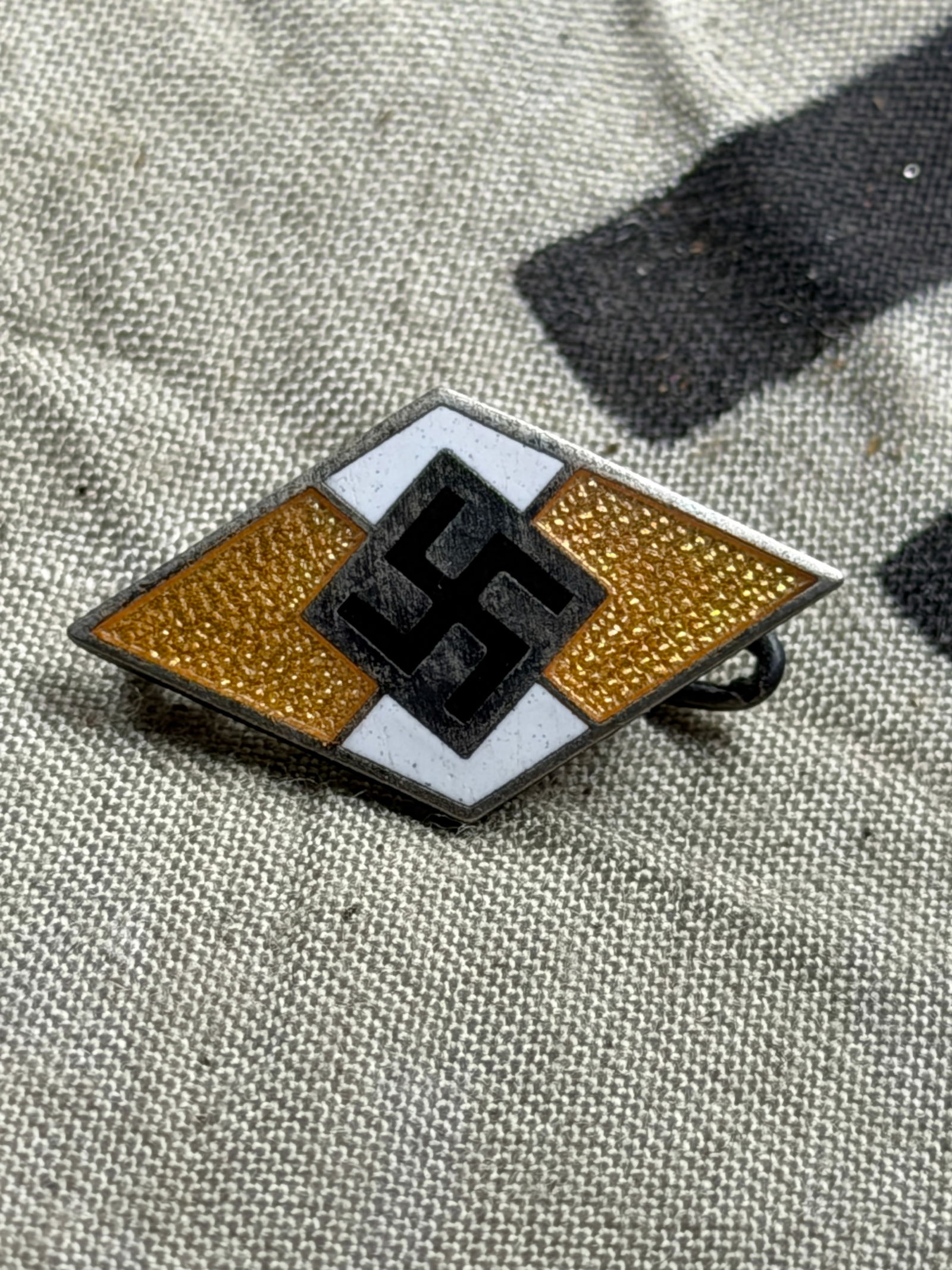 WW2 German Hitler Youth (Hitlerjugend) Membership Badge By Otto Hoffman Ges. Gesch.: WW2 German Hitler Youth (Hitlerjugend) Membership Badge By Otto Hoffman Ges. Gesch. A very rare find. Shows good wear and use with a beautiful overall patina. Please view all detailed pictures. A rare