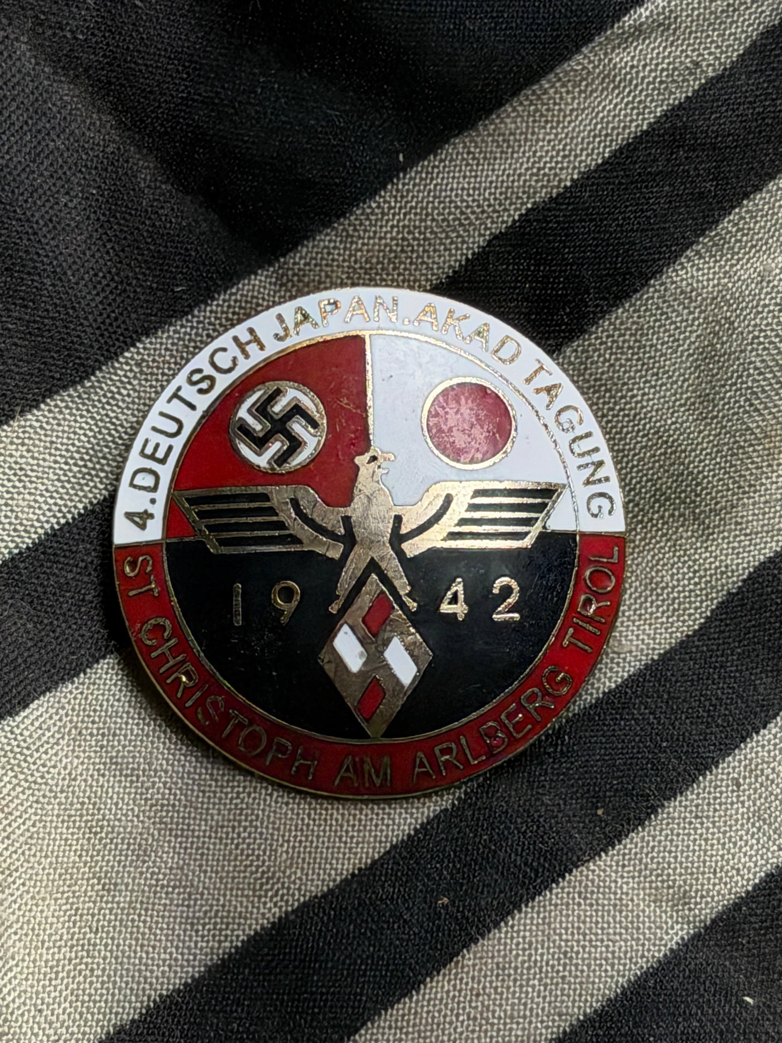 WW2 German Japanese Hitler Youth Unity badge By RZM M1/4 GES. GESCH.: WW2 German Japanese Hitler Youth Unity badge By RZM M1/4 GES. GESCH. German Japanese Hitler Youth Unity badge commemorating the 1942 Tirol unity trip to Japan. It is reverse is maker marked. Badge is 