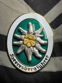 WW2 German Mountain Division Edelweiss Enameled Badge By Deschler & Sohn Munchen