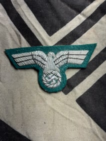 WWII bullion embroidered officer's eagle with green woolen base