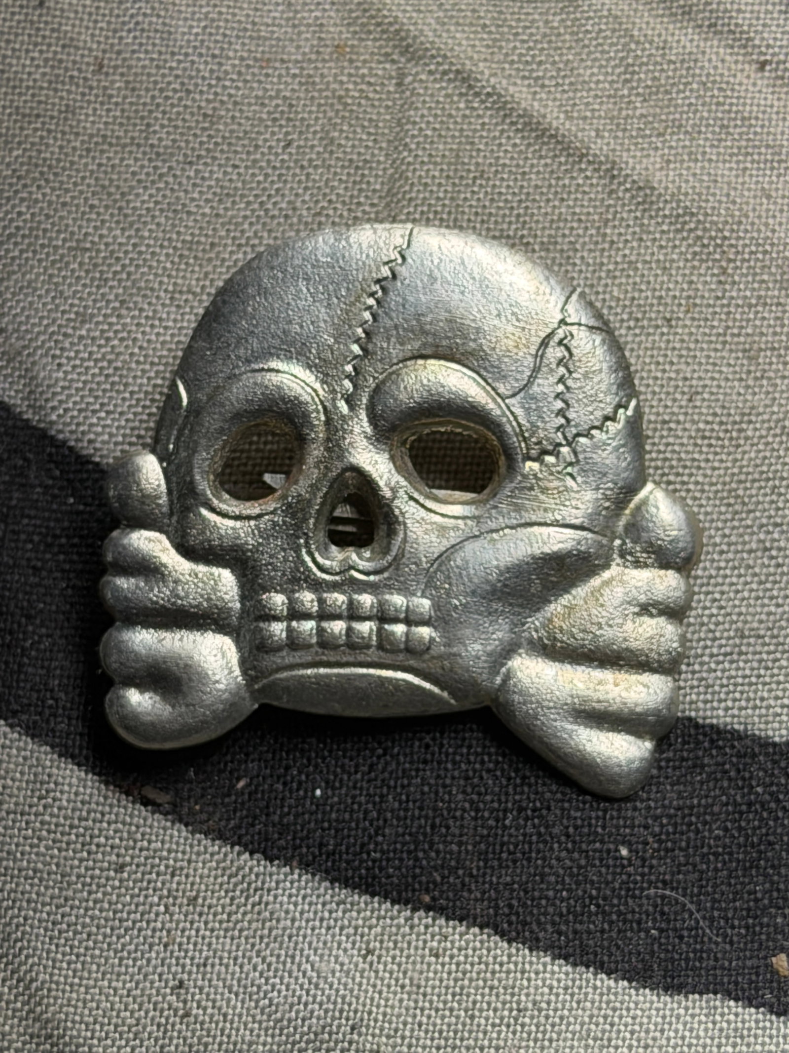 RARE WWII German Army (Heer) PANZER TROOPS COLLAR TAB SKULL: RARE WWII German Army (Heer) PANZER TROOPS COLLAR TAB SKULL. The use of collar ornamentation on military uniforms was utilized by numerous assorted nations with the main function being the indication 
