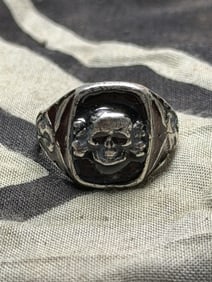 WW2 GERMAN TOTENKOPF SS ENAMELED 800 SILVER RING