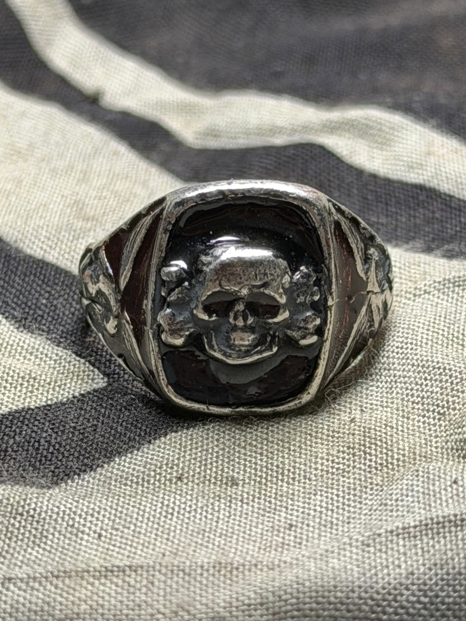 WW2 GERMAN TOTENKOPF SS ENAMELED 800 SILVER RING: WW2 GERMAN TOTENKOPF SS ENAMELED 800 SILVER RING. A RARE FIND. SHOWS GOOD WEAR AND USE WITH A BEAUTIFUL OVERALL PATINA. PLEASE VIEW ALL DETAILED PICTURES. A RARE EXAMPLE OF THE TIME PERIOD.