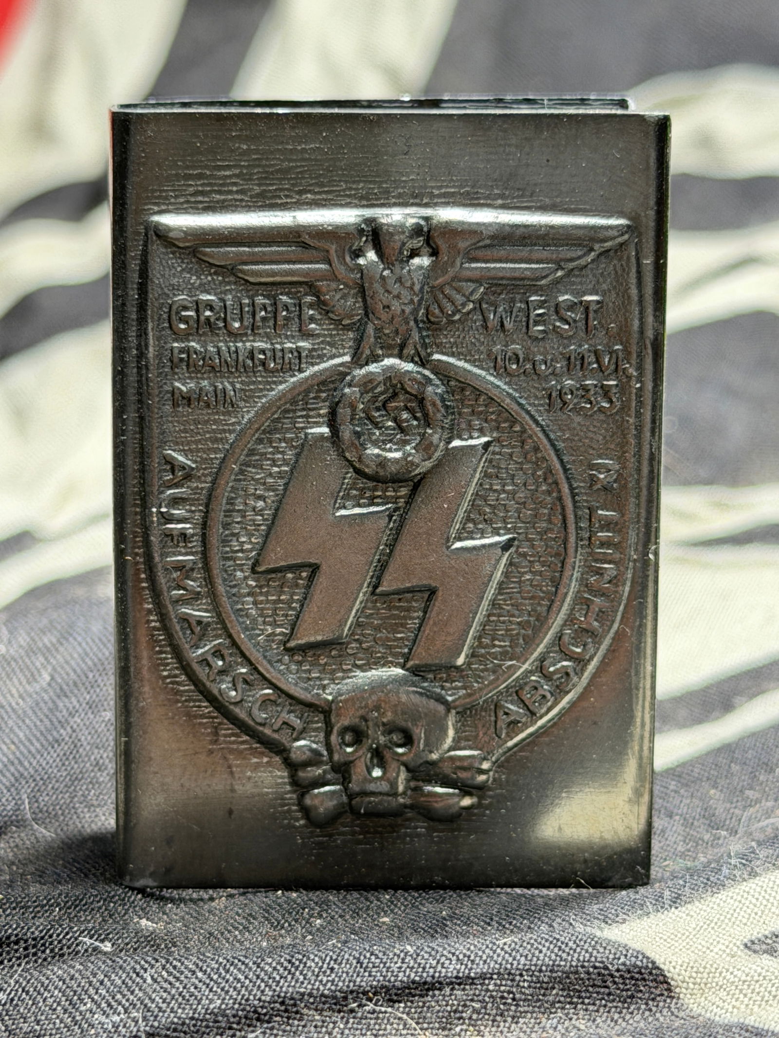 EARLY WW2 GERMAN WAFFEN SS TOTENKOPF MATCHBOX SILVER CASE: EARLY WW2 GERMAN WAFFEN SS TOTENKOPF MATCHBOX SILVER CASE. A VERY RARE FIND THAT IS IN MINT OVERALL SHAPE AND CONDITION WITH A BEAUTIFUL OVERALL PATINA. SHOWS GOOD WEAR AND USE. PLEASE VIEW ALL DETAIL