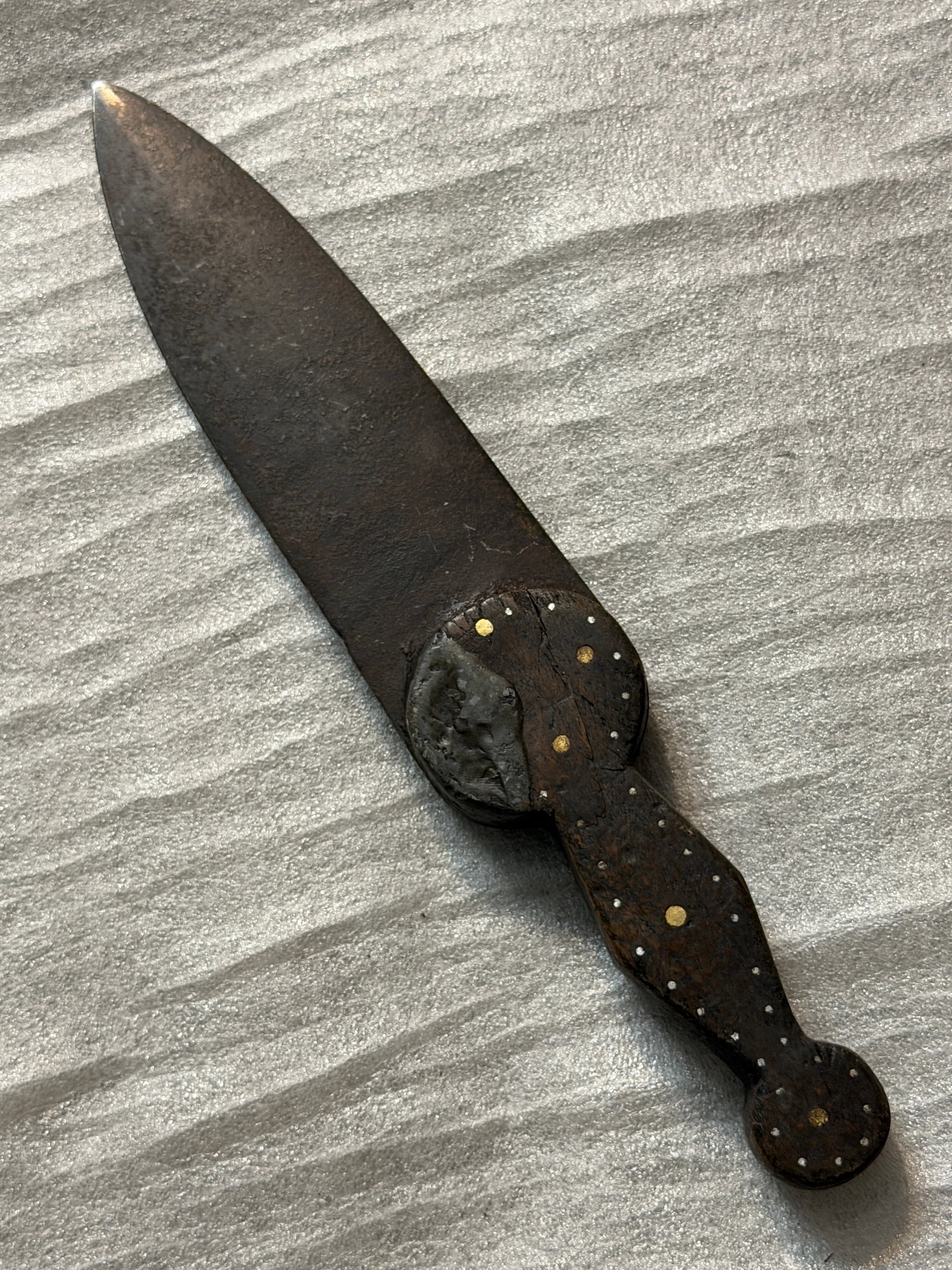 1800'S NATIVE AMERICAN COMANCHE PLAINS INDIANS DECORATED DAG KNIFE: 1800'S NATIVE AMERICAN COMANCHE PLAINS INDIANS DECORATED DAG KNIFE. This type of knife represents the intersection of Euro-American trade goods and Native American artistic traditions. Plains tribes i