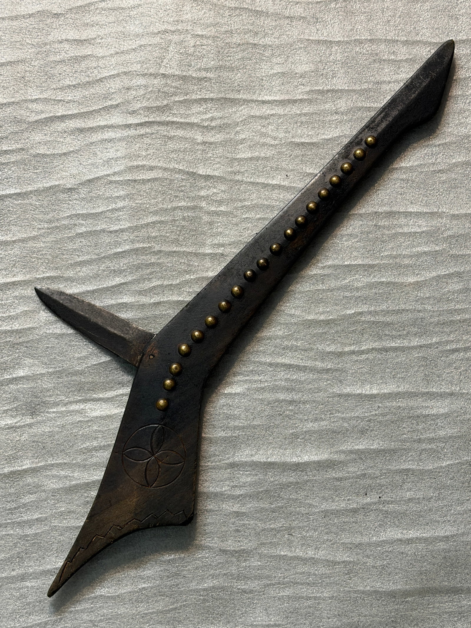 Native American Gunstock War Club – 19th Century Style with Brass Tack Decoration: Native American Gunstock War Club 19th Century Style with Brass Tack Decoration. This finely crafted Native American gunstock war club is a striking example of traditional Plains-style weaponry, inspi