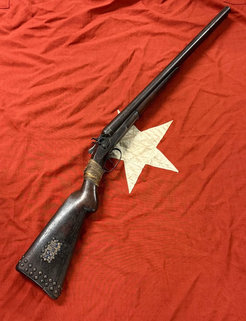 Remington Side-by-Side Double Barrel Shotgun – Buffalo Bill’s Wild West Show Presentation Piece: This remarkable Remington Arms Co. double-barrel shotgun is an authentic 19th-century firearm, notable for its handcrafted embellishments and extraordinary provenance. The firearm features external ha