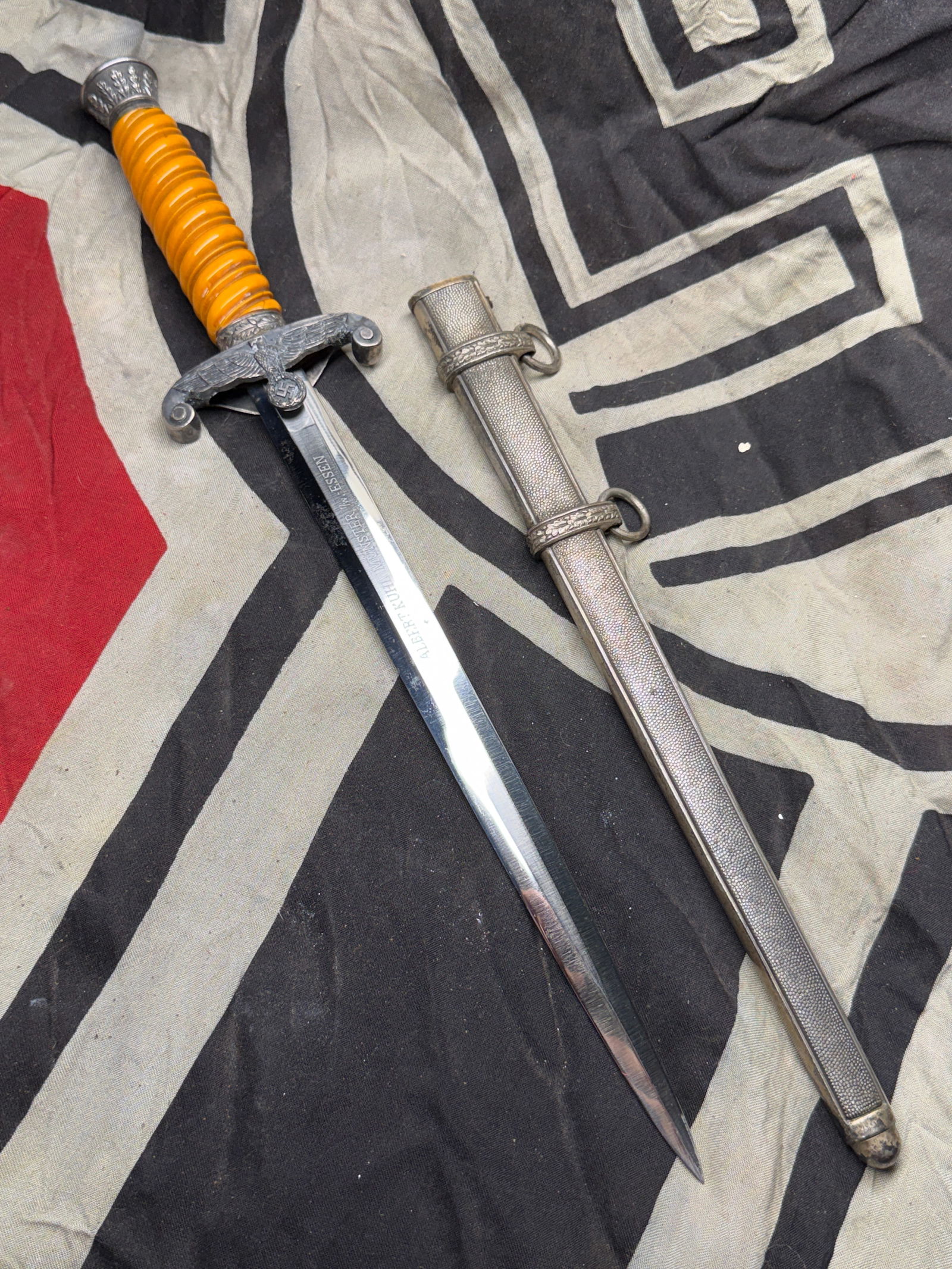 WW2 German Luftwaffe Officer’s Dress Dagger (Second Model) Worn By Albert Kuhl Münster W. Essen,: WW2 German Luftwaffe Officer’s Dress Dagger (Second Model) Worn By Albert Kuhl Münster W. Essen, W.K.C. Solingen. This ceremonial dagger, measuring approximately 15 inches in total length, was issu