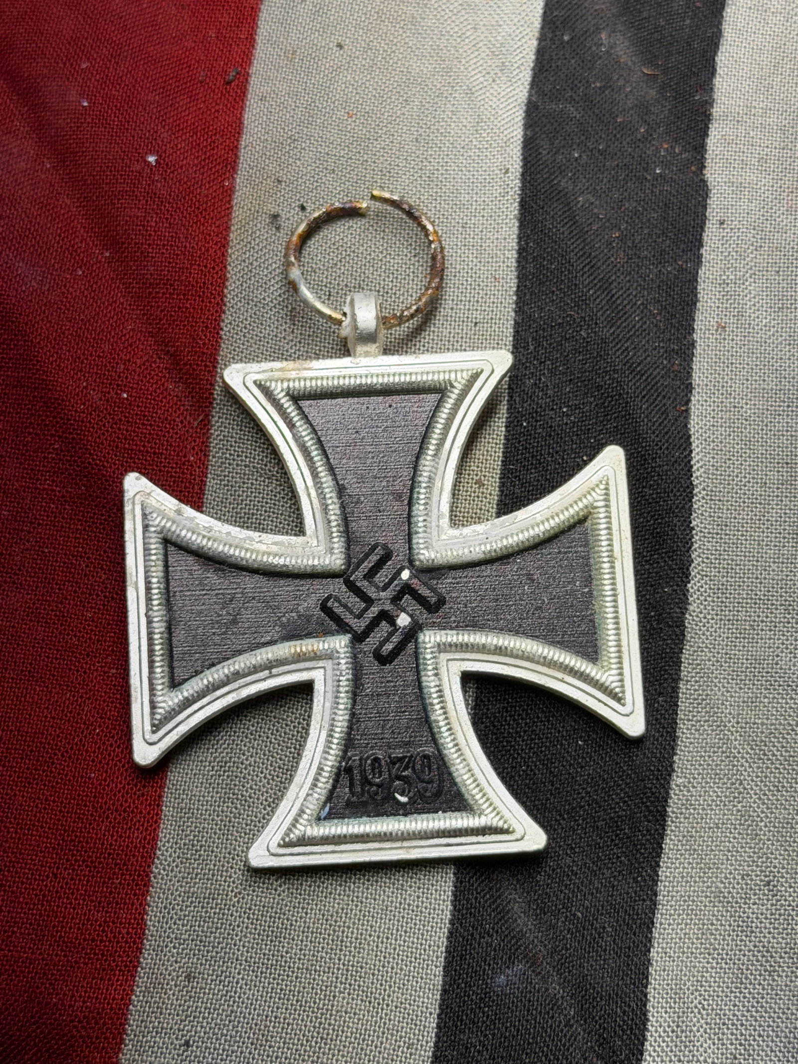 WW2 German Iron Cross, Second Class (Eisernes Kreuz 2. Klasse) 1939: WW2 German Iron Cross, Second Class (Eisernes Kreuz 2. Klasse) 1939. This medal is a German Iron Cross Second Class, instituted on September 1, 1939, as part of the military decorations reauthorized d