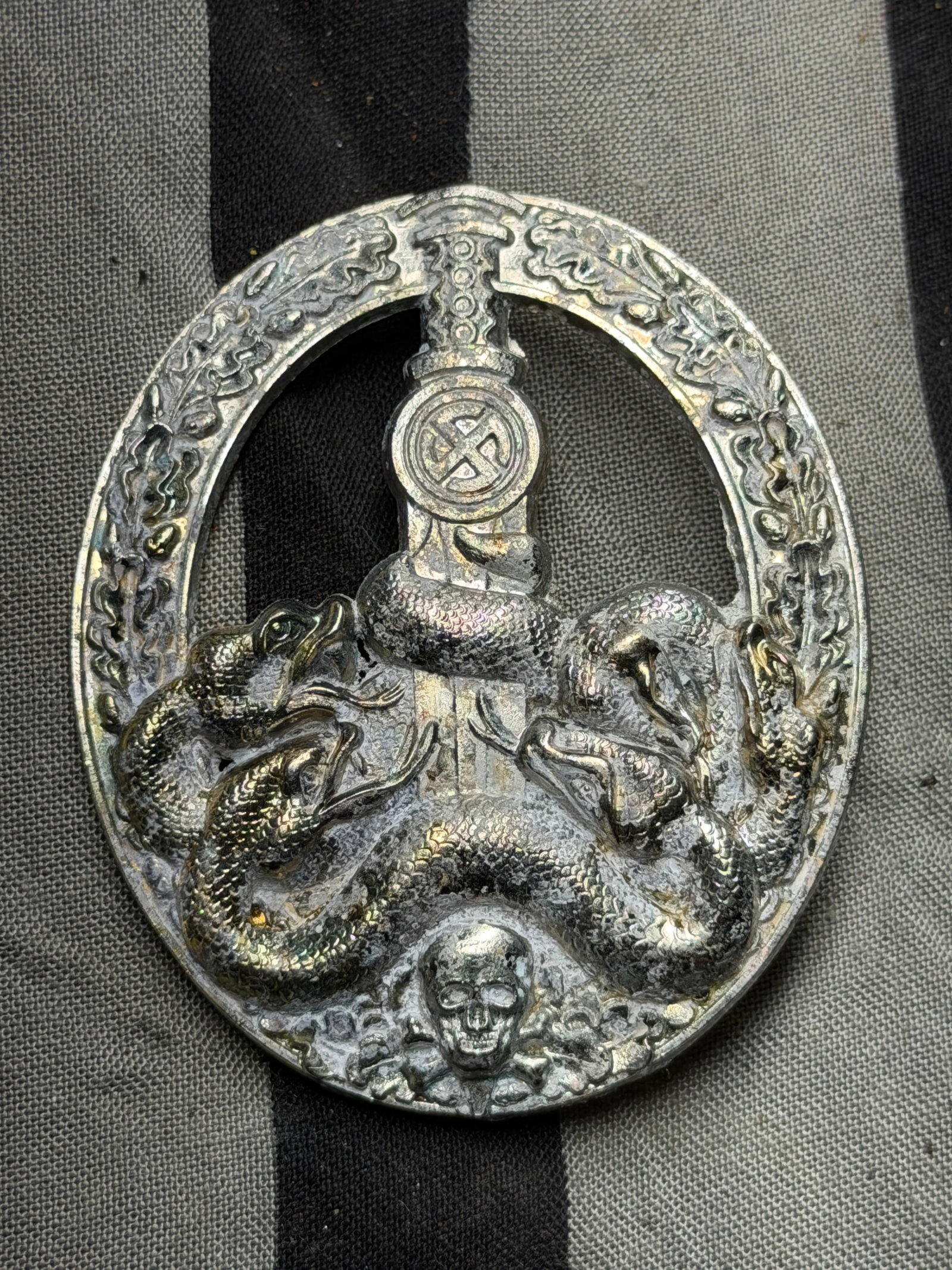 Rare WW2 German Anti-Partisan Guerrilla Warfare Badge (Bandenkampfabzeichen): Rare WW2 German Anti-Partisan Guerrilla Warfare Badge (Bandenkampfabzeichen). This artifact is the Anti-Partisan Guerrilla Warfare Badge (Bandenkampfabzeichen), a military decoration created by Nazi G