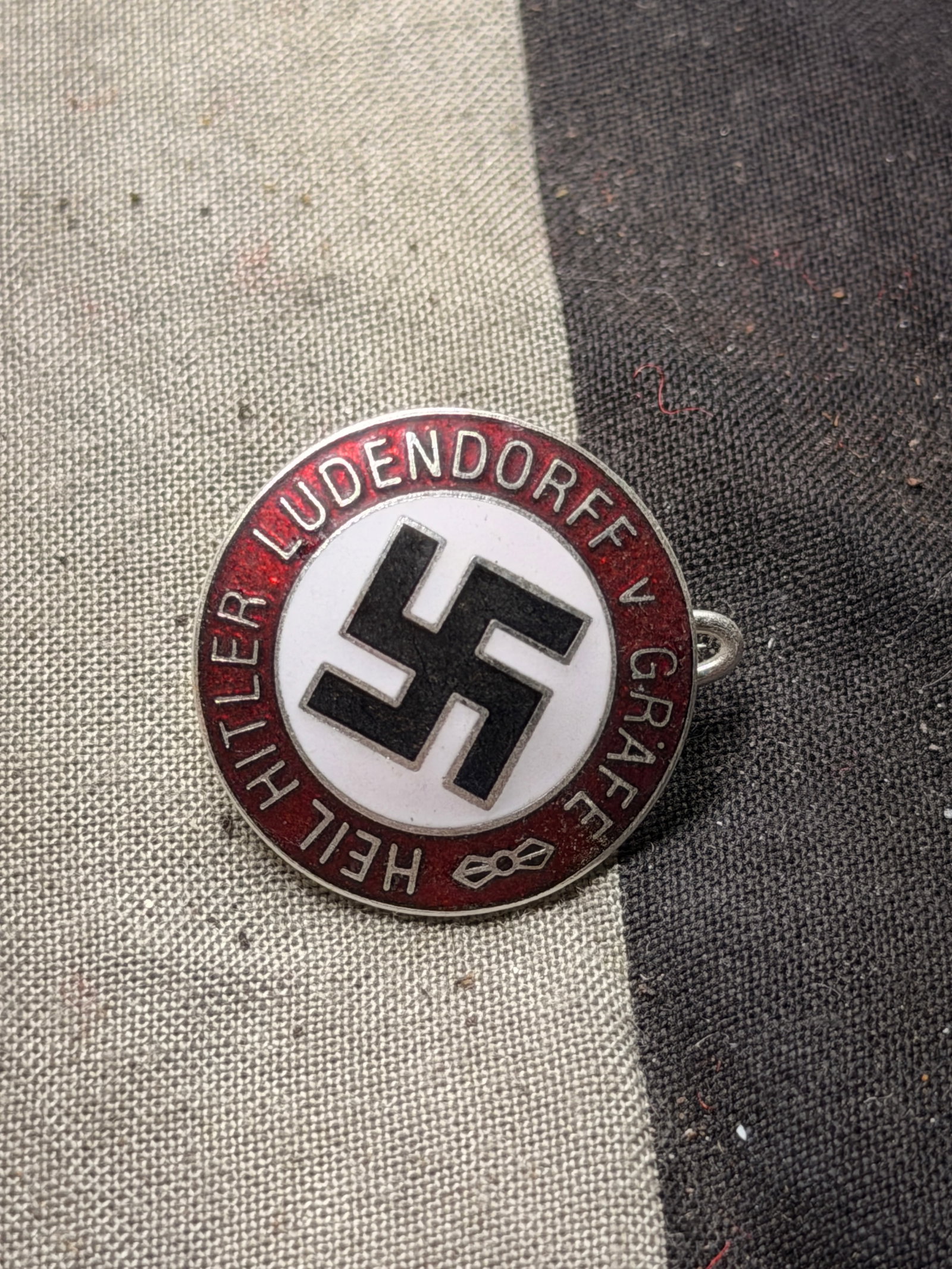 WW2 German “Heil Hitler Ludendorff v. Graefe?? Party Badge — Early NSDAP Political Emblem,: This enameled political badge dates from the early years of the Nazi Party (NSDAP), around 1923, during the period of its alliance with right-wing nationalist figures General Erich Ludendorff and Albr