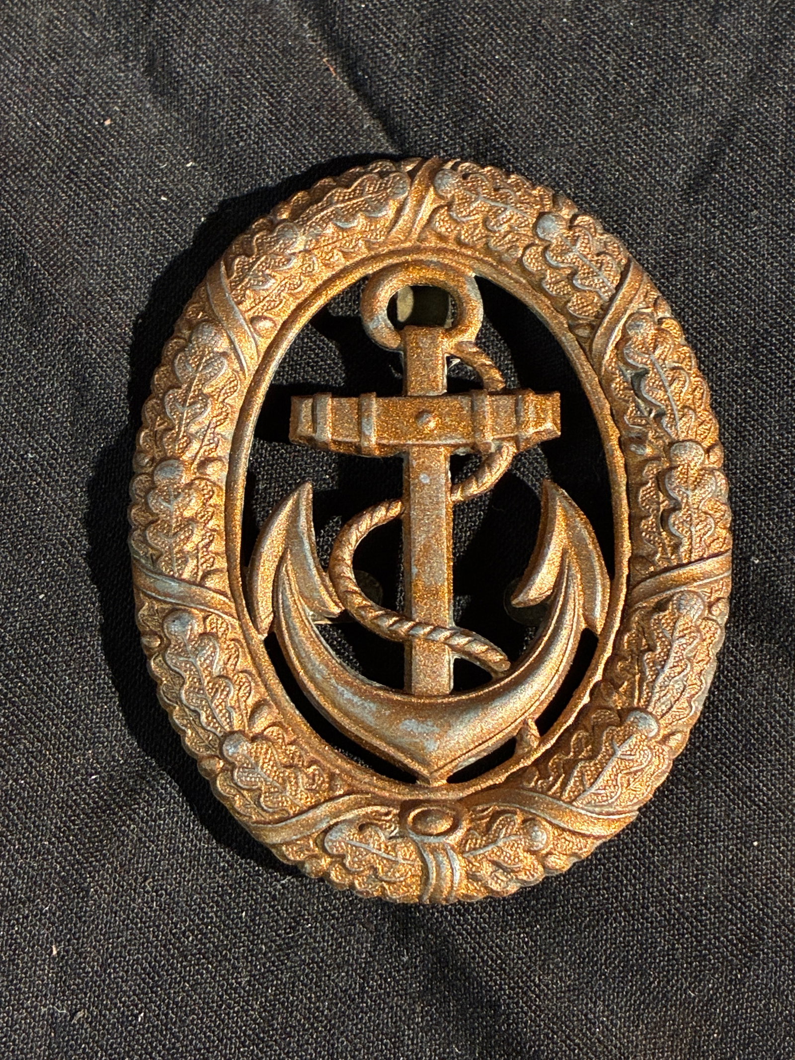 WW2 German Kriegsmarine Coastal Artillery Badge (Germany, 1939–1945): This badge is a German Kriegsmarine Küstenartillerieabzeichen (Coastal Artillery Badge), issued during the period of the Third Reich. It was awarded to naval personnel who served in coastal artillery